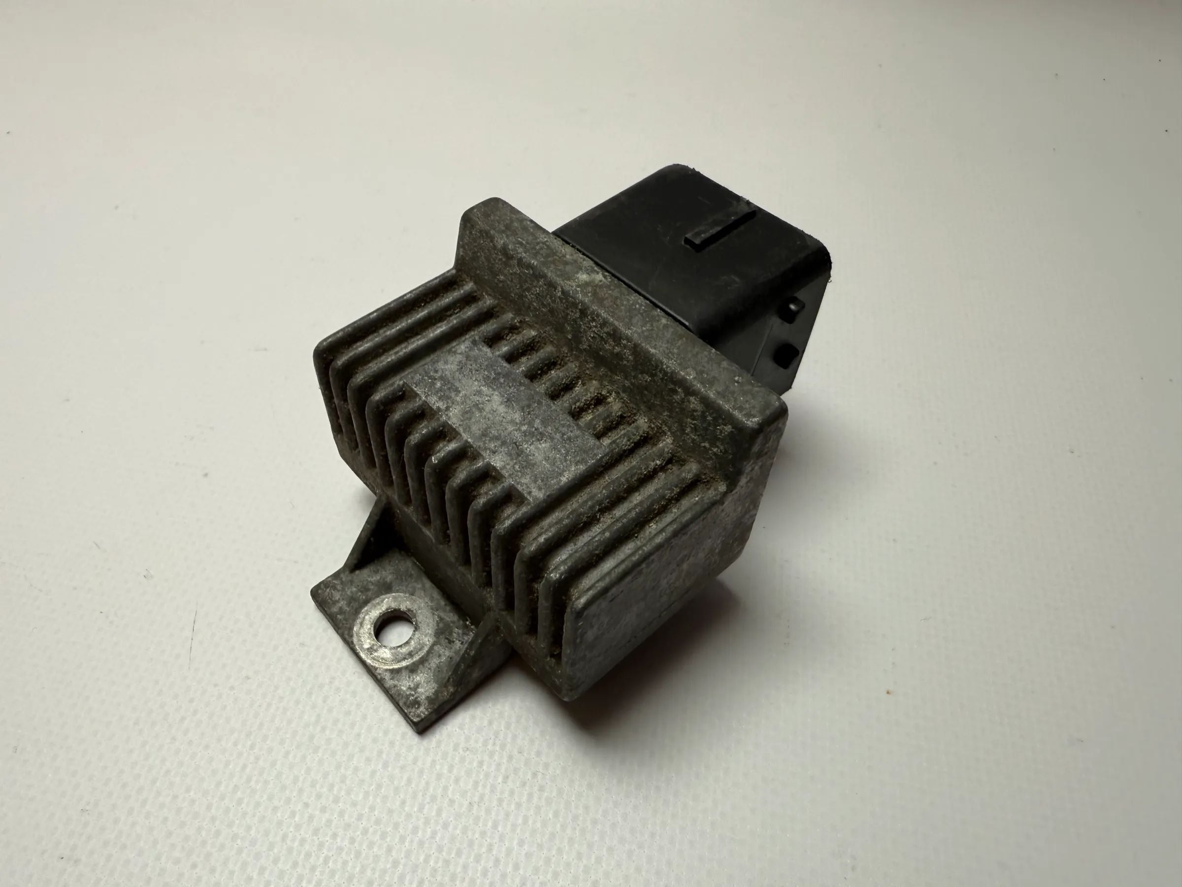 純正Renault Laguna Twingo グロープラグリレー抵抗 Nagares 9640469680-A