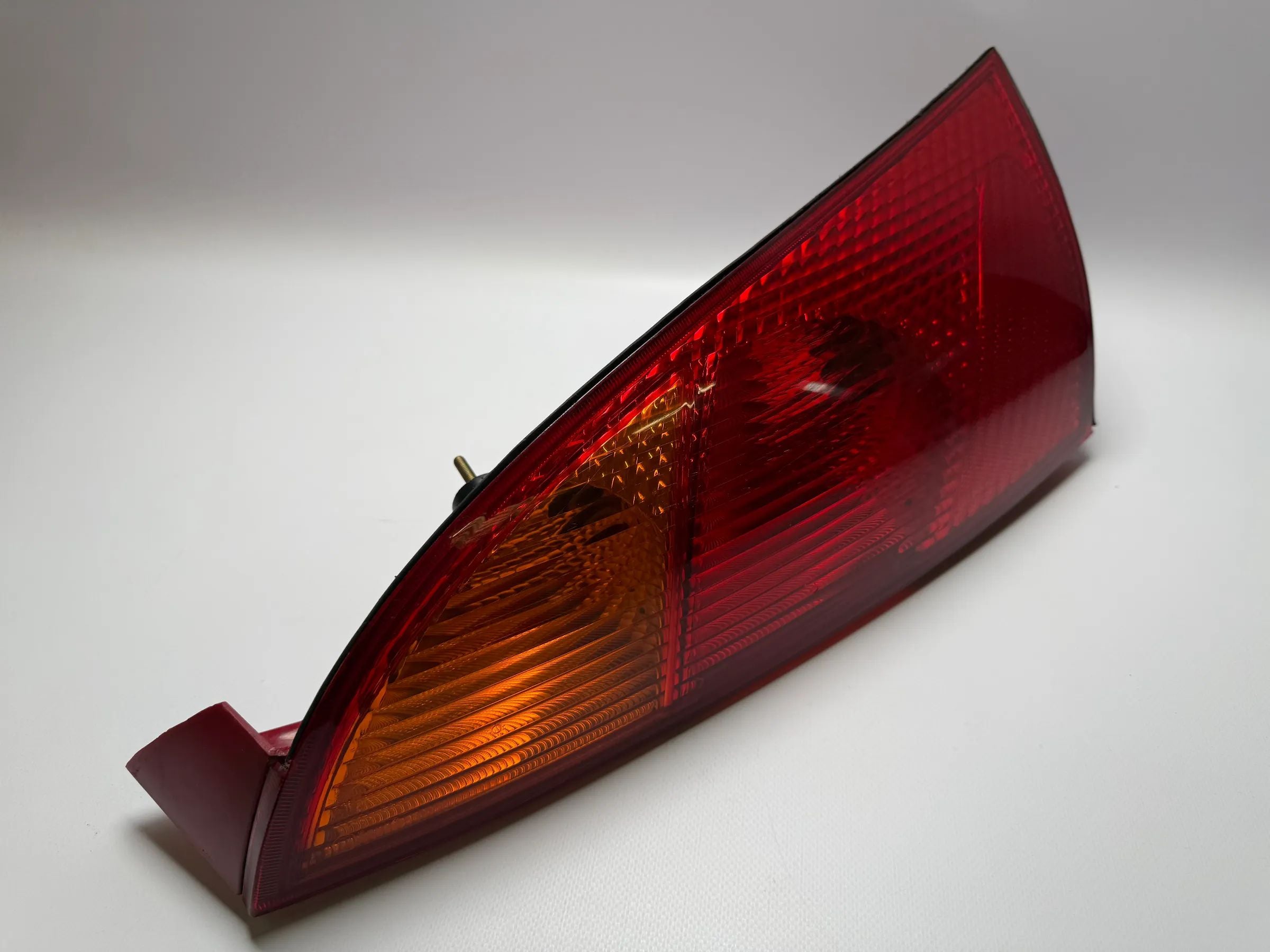 ไฟท้ายซ้าย FORD FOCUS (DBW) 1.6 16V 1M51-13405-A