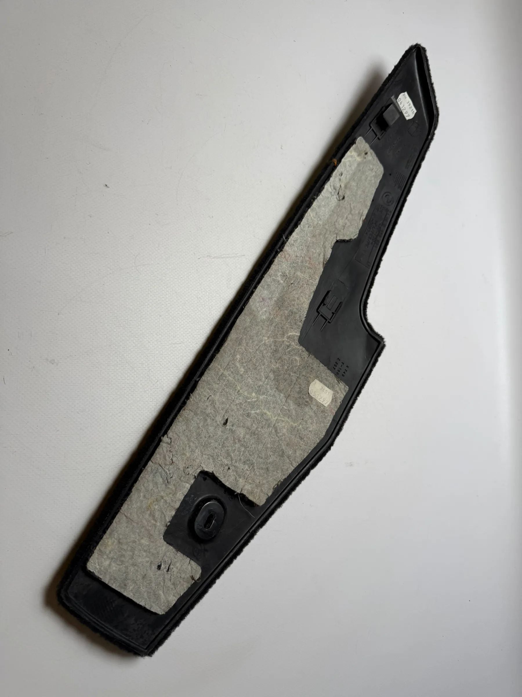 Oryginalna osłona konsoli środkowej dywanik lewy BMW 5er E39 8159691