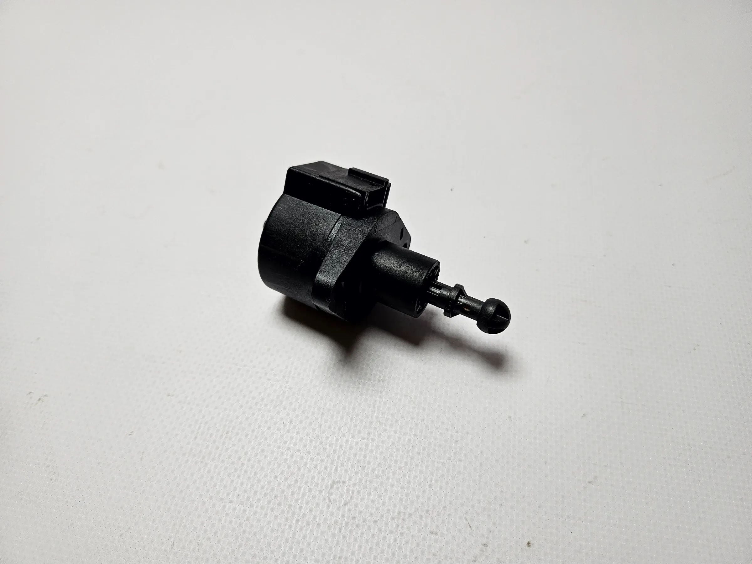 Audi A6 S6 A8 Xenon Headlight Actuator LWR Headlight Motor 734857 -03 HELLA 
