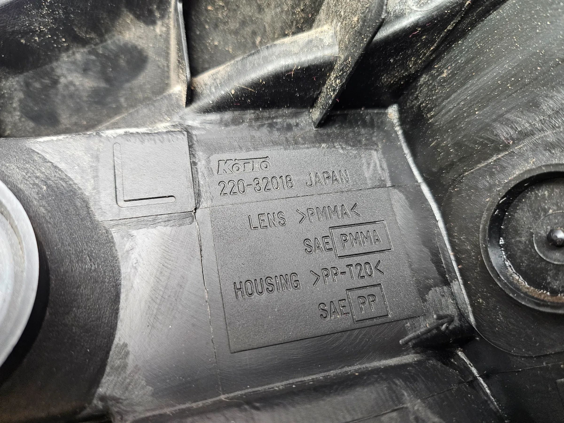 Suzuki Baleno EG achterlicht links KOITO 220-32018, L, 33-08505L, R-1049