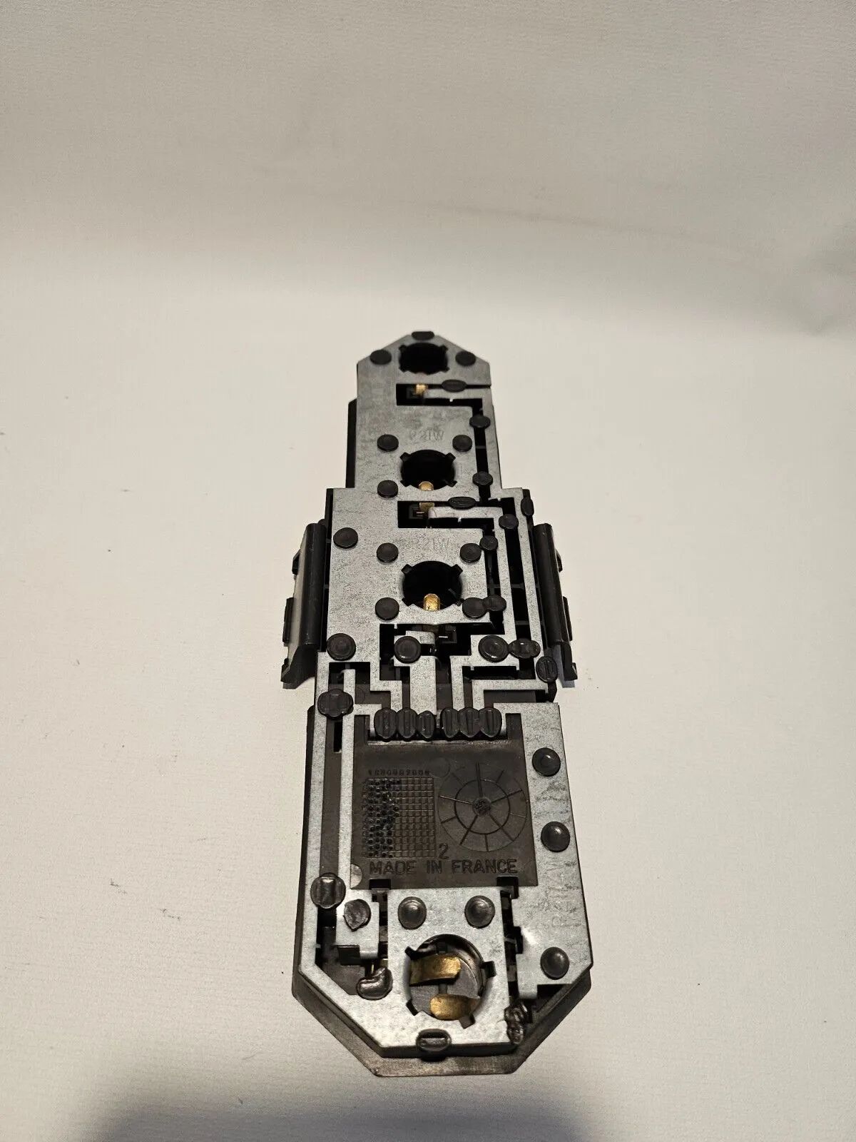 フォード モンデオ ターニア 93BG-13N004-EB テールランプ用電球ソケット