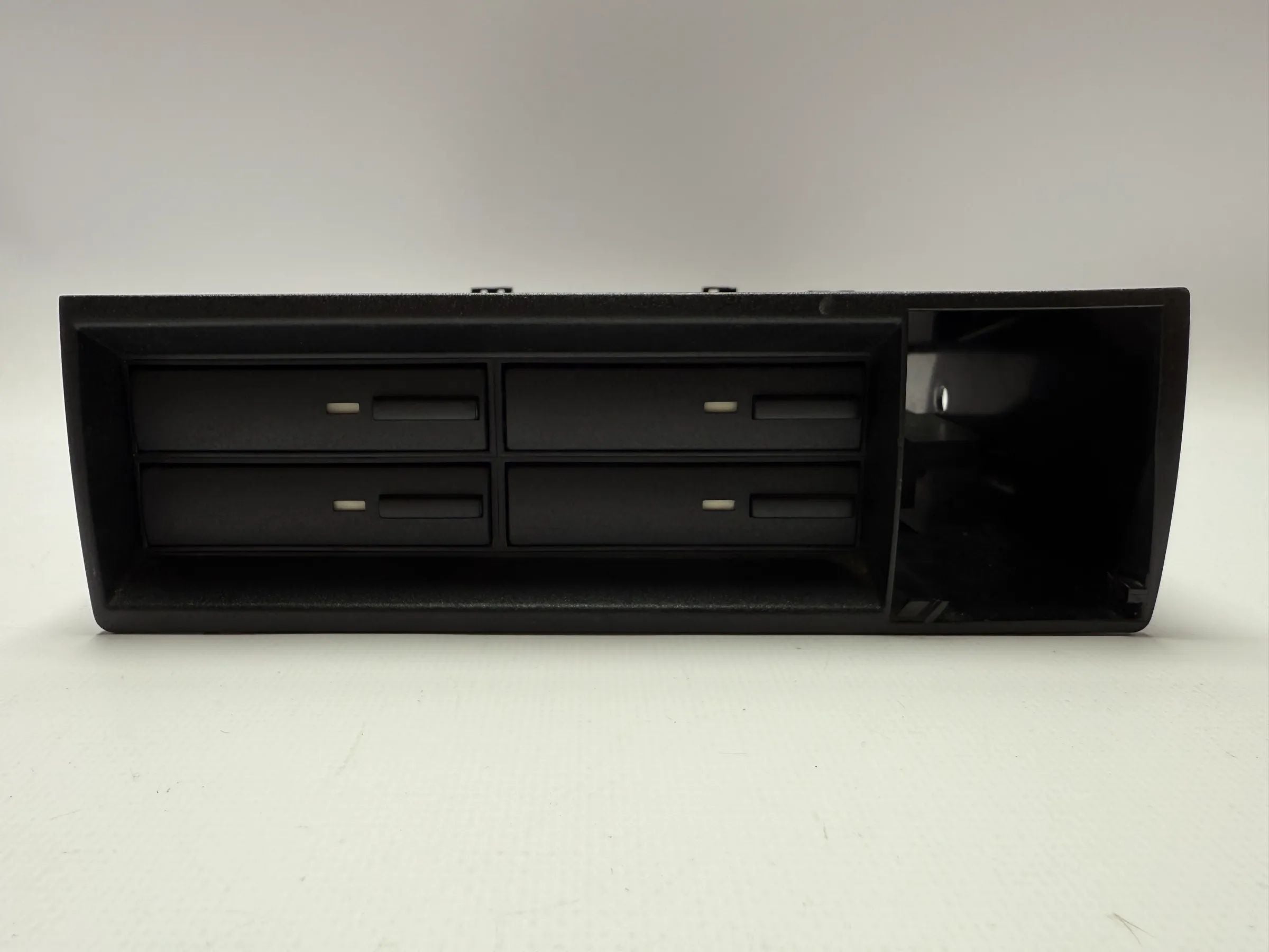 อะไหล่แท้ Mercedes-Benz A-Klasse W168 กล่องเก็บเทป 4 ช่อง A1686800714