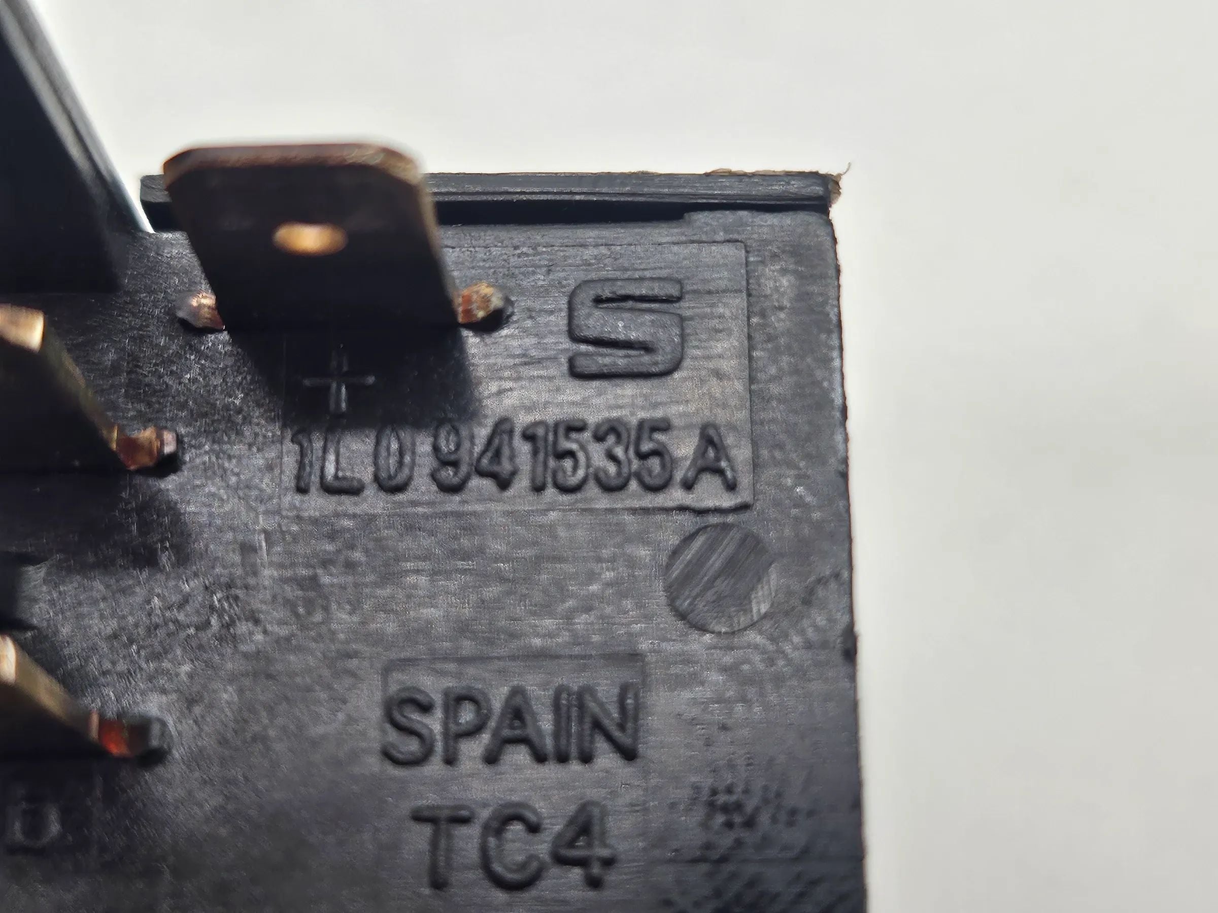 Оригинальный передний противотуманный фонарь Seat Toledo Ibiza 6K 1L0941535A