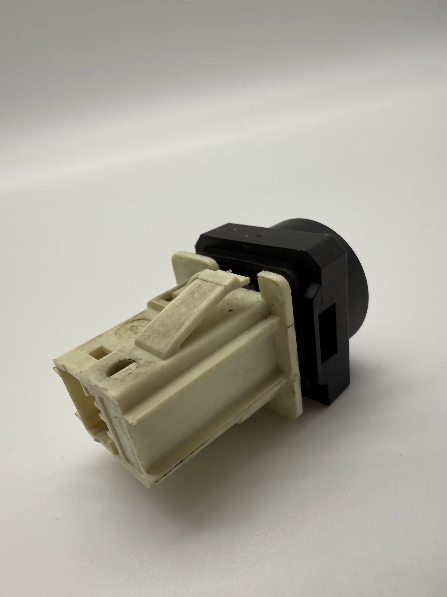 Oryginalny przełącznik ESP Citroen Xsara Picasso VALEO 9643213977