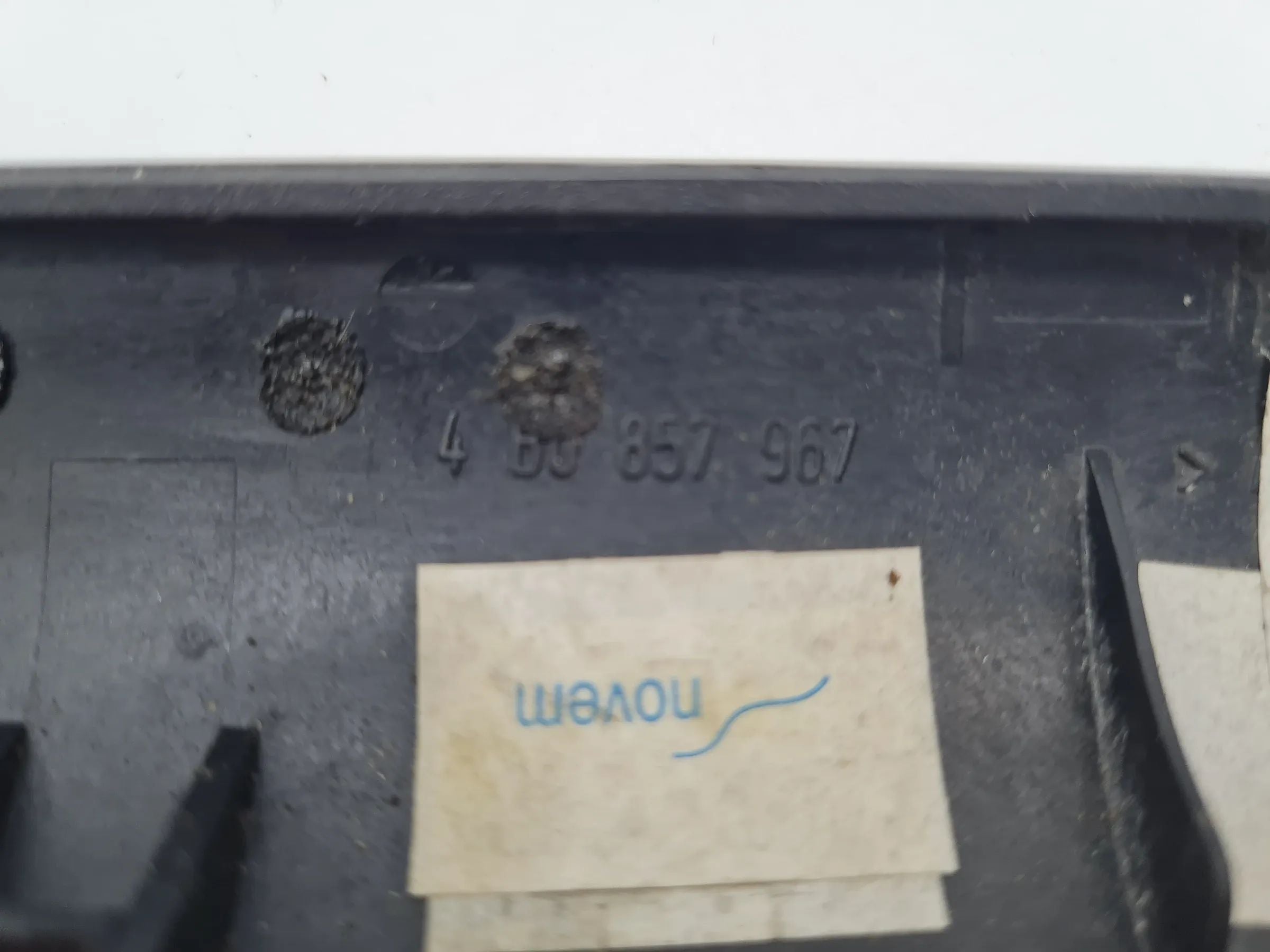 Original Audi A6 (4B) Dekorleiste / Zierleiste Aschenbecher 4B0857967