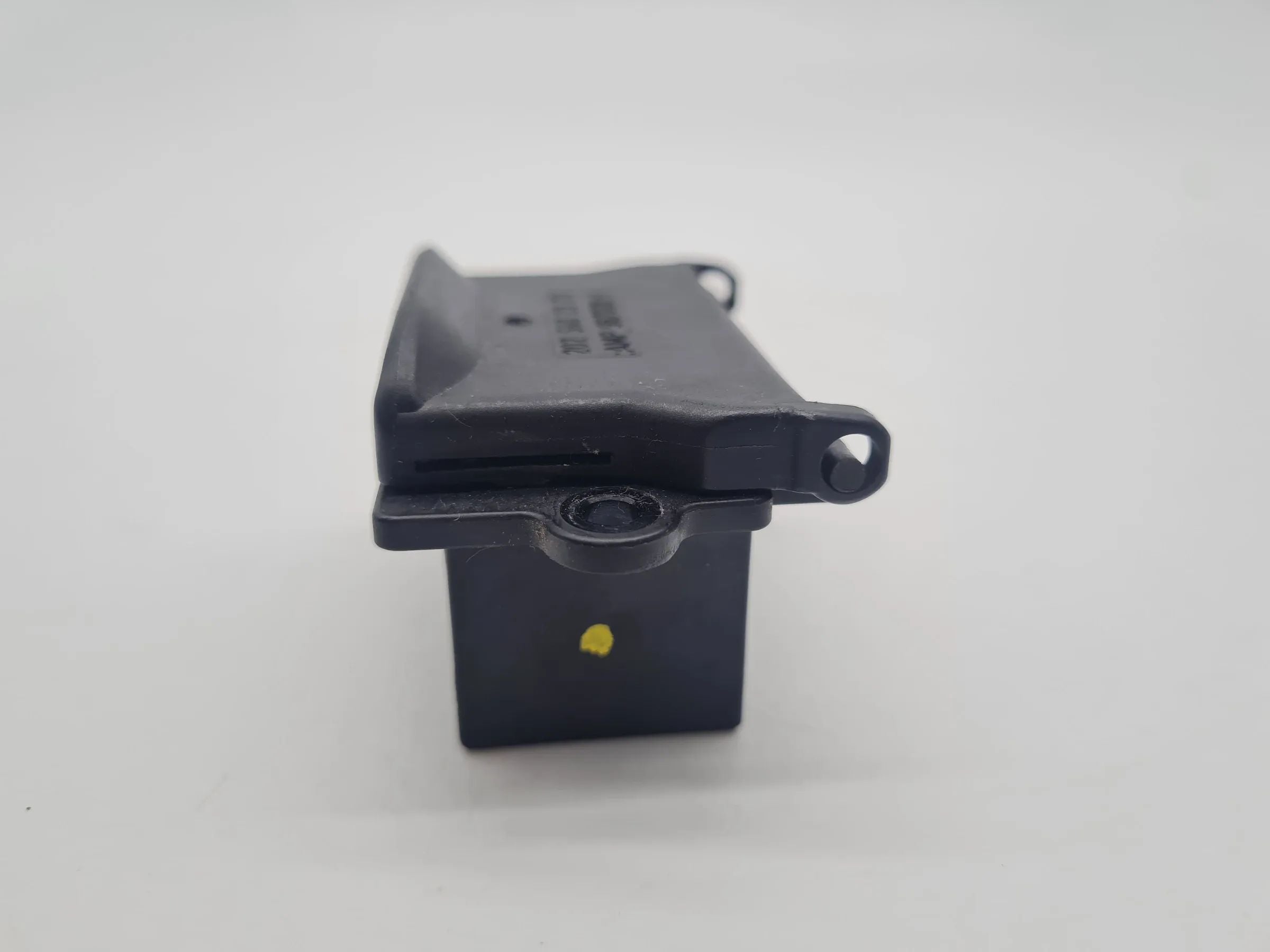 Original Mercedes-Benz C-Klasse OBD Diagnose Steckdose Buchse L A2025402373