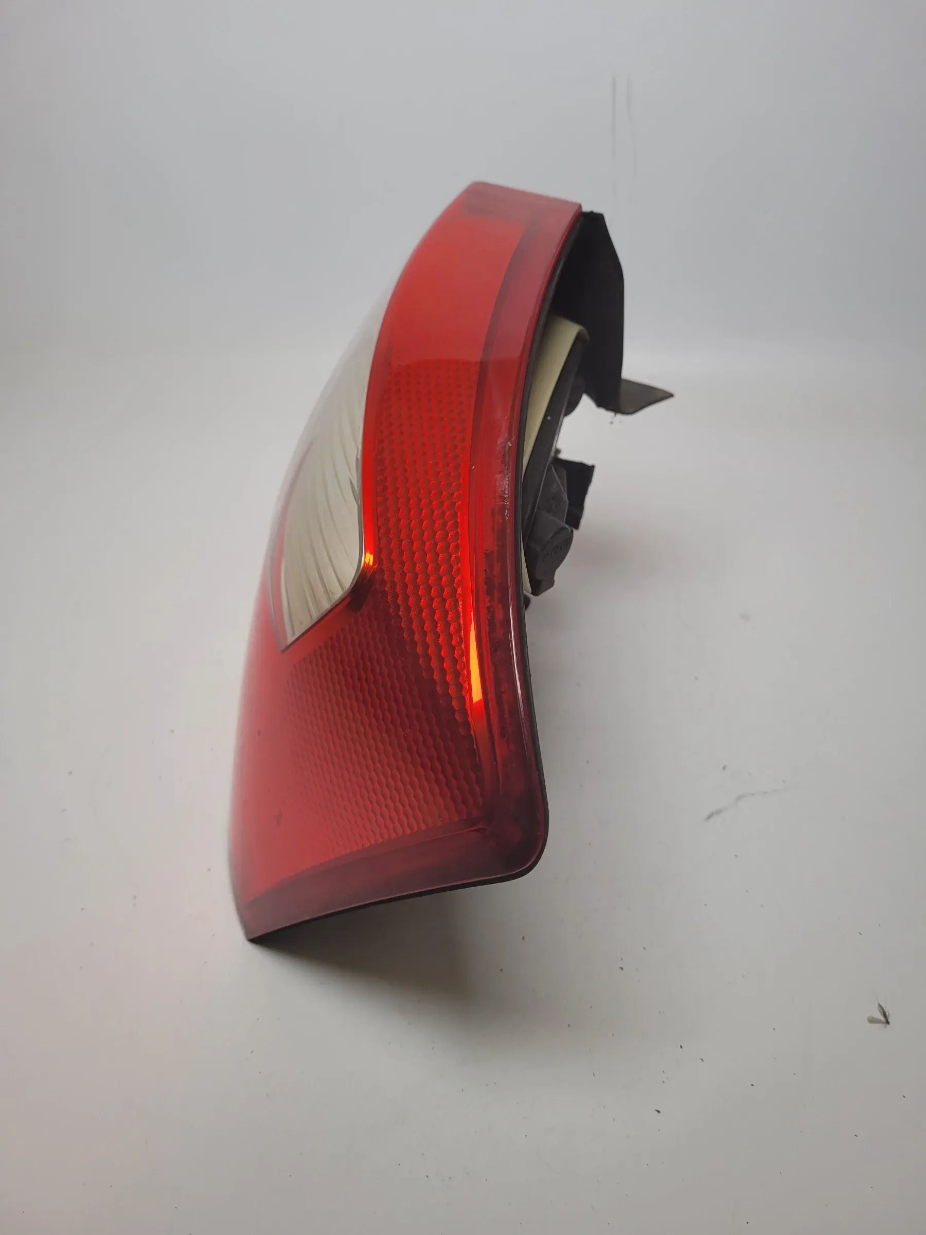 Original Audi A4 (8E2) Rück- & Bremsleuchte Rechts 153948