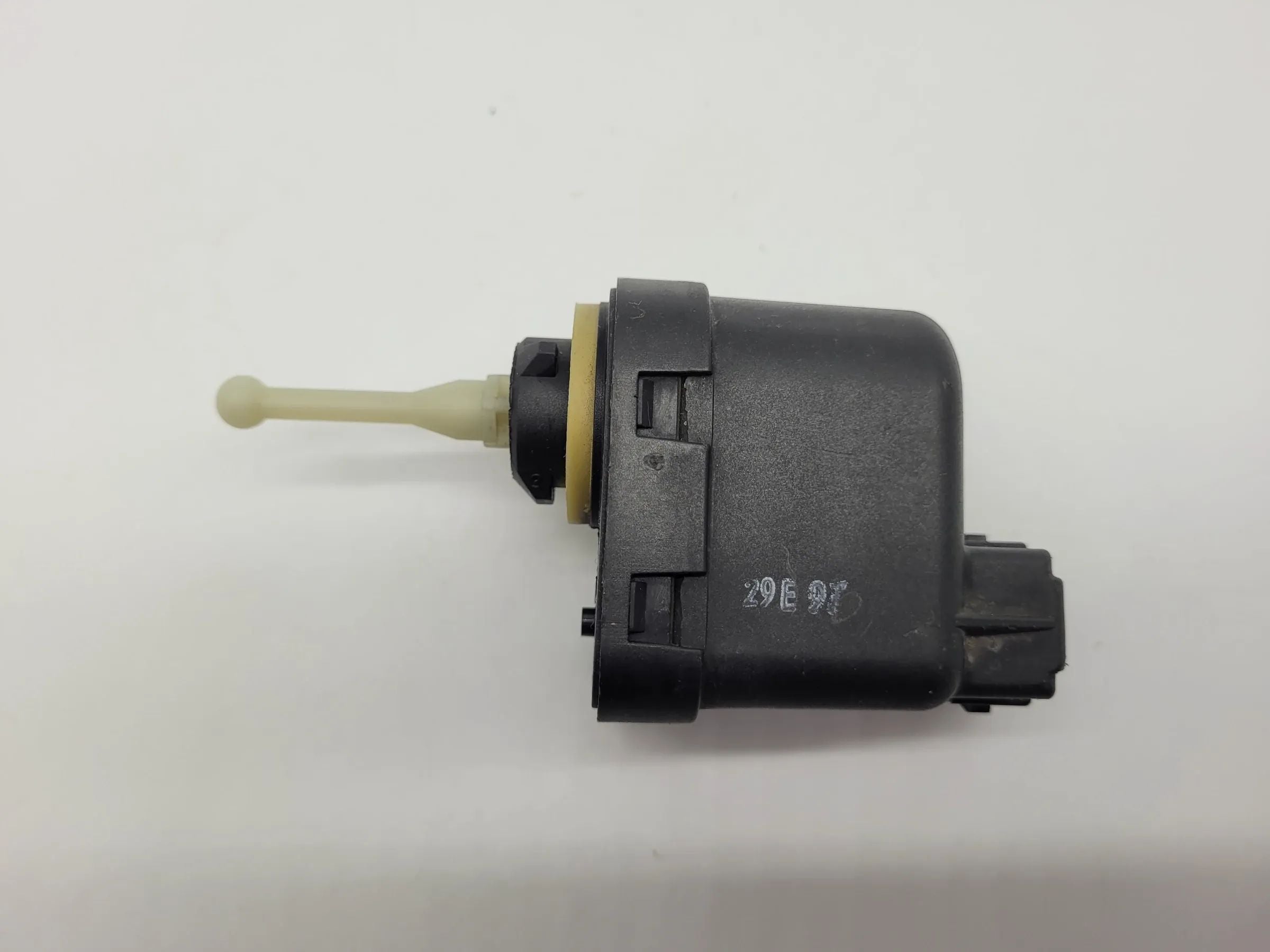 VW/Seat Ibiza II /Cordoba +Mehr Stellmotor LWR L/R 6K5941295