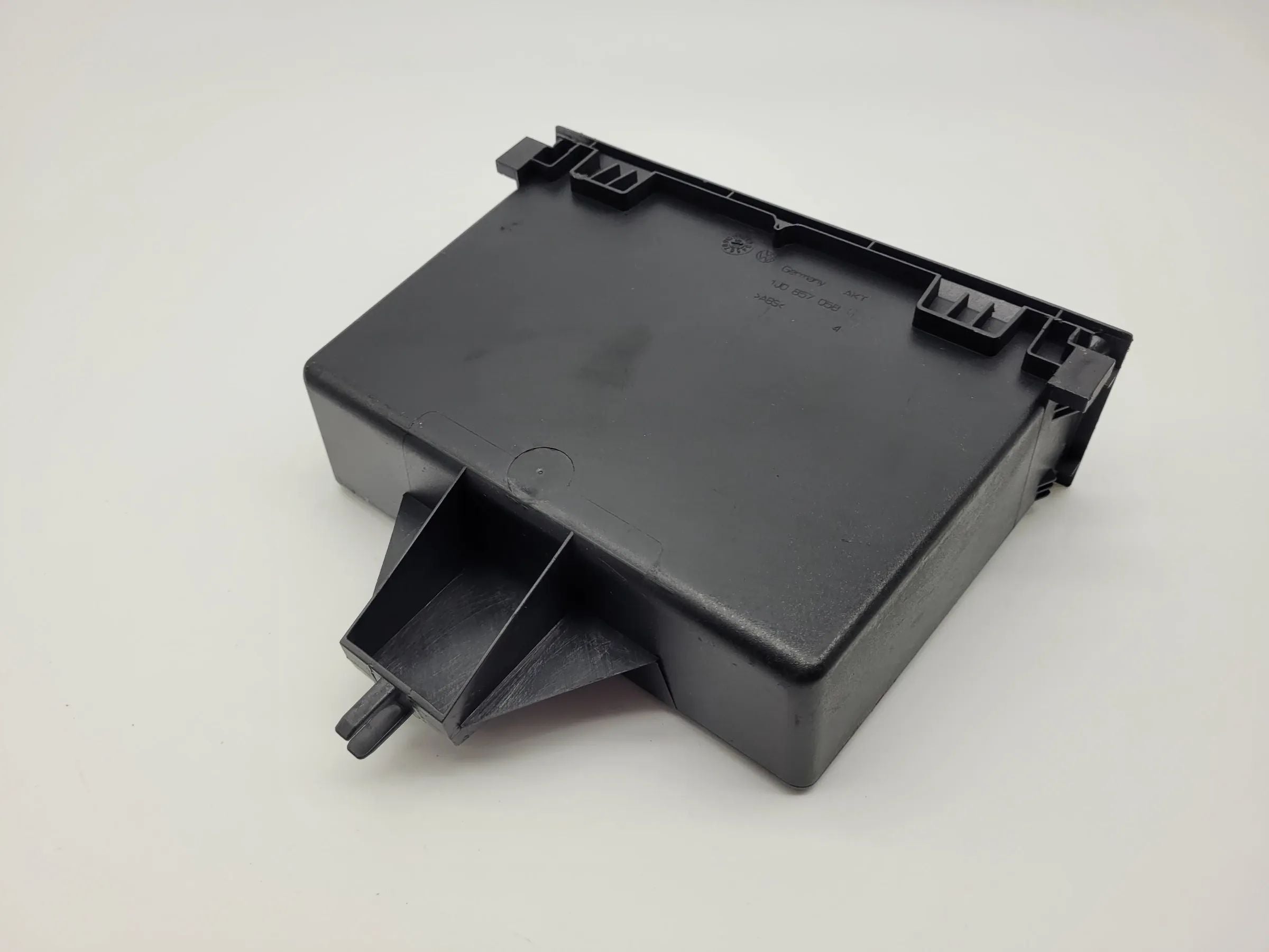 Original VW Golf IV 4 (1J5/1J1) Ablagefach Ablage Mittelkonsole 1J0857058B