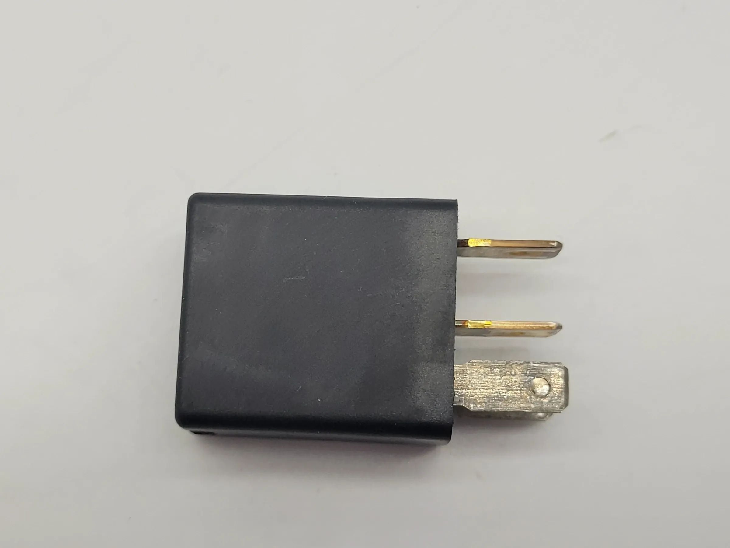 Original Fiat Alfa Romeo/Fiat/Jeep/Lancia Relais Fernschalter 46520411 / 232006