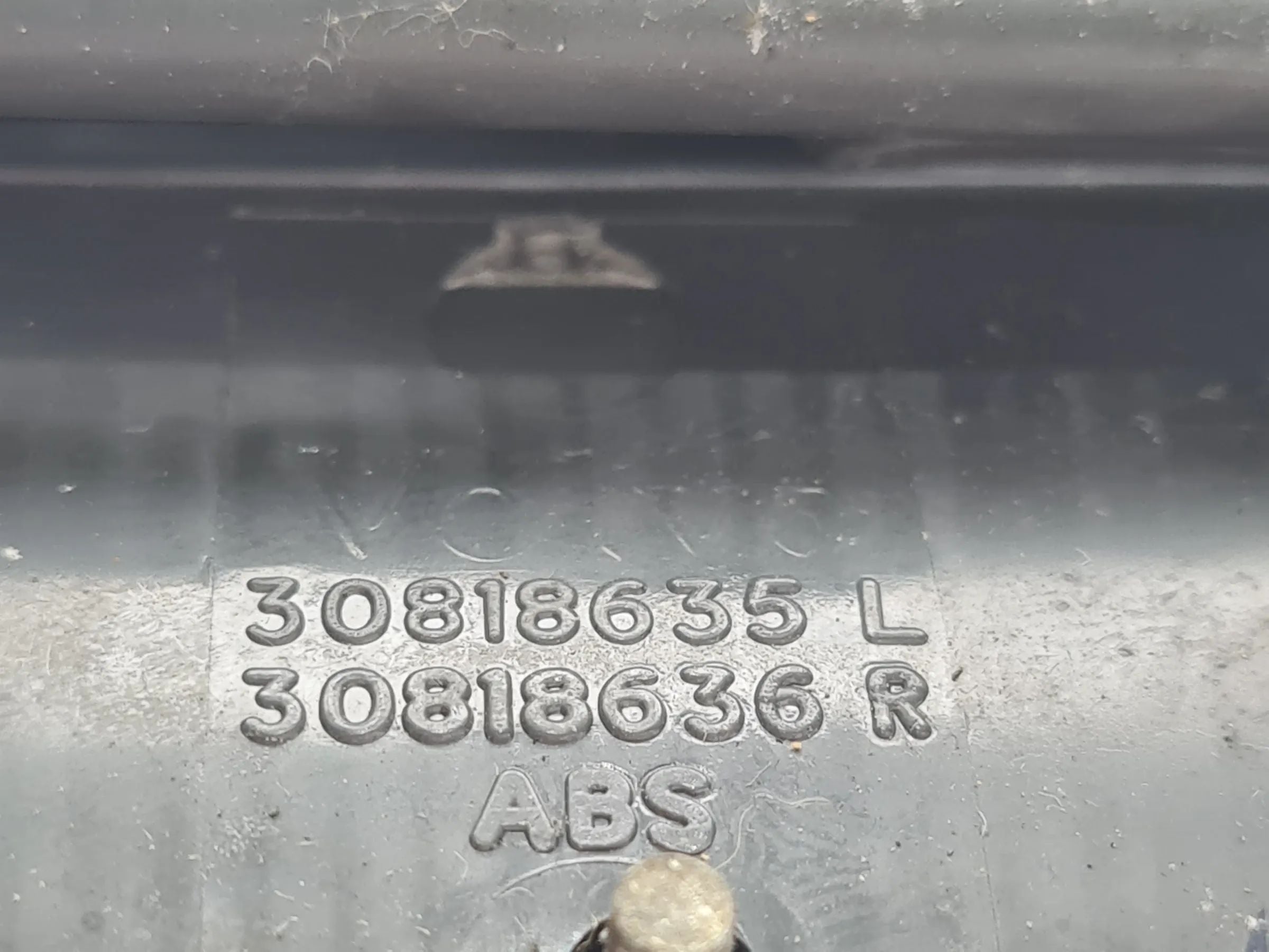 Original Volvo V40 (645) Aschenbecher Front 30809985