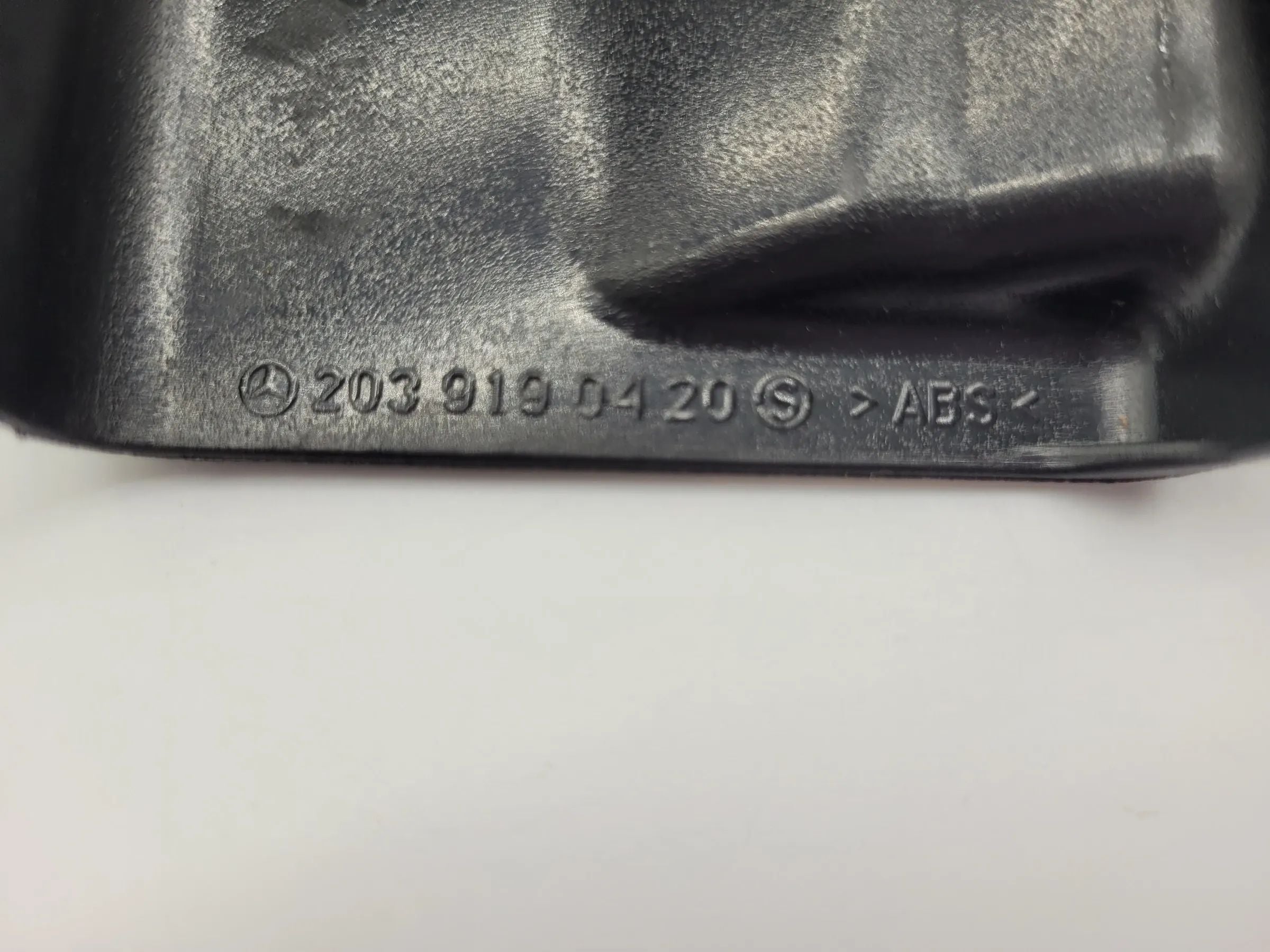 Original Mercedes-Benz C-Klasse Vordersitz Schiene Verkleidung A2039190420