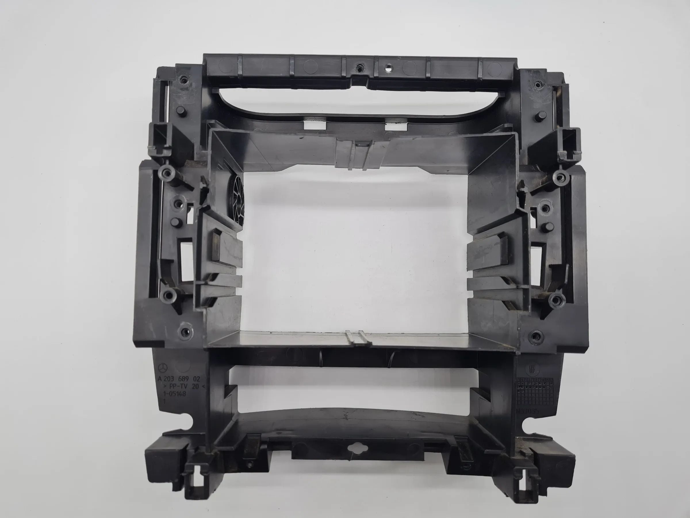 Originele Mercedes-Benz C-Klasse (W203) Radioschacht Inbouwframe A2036800878