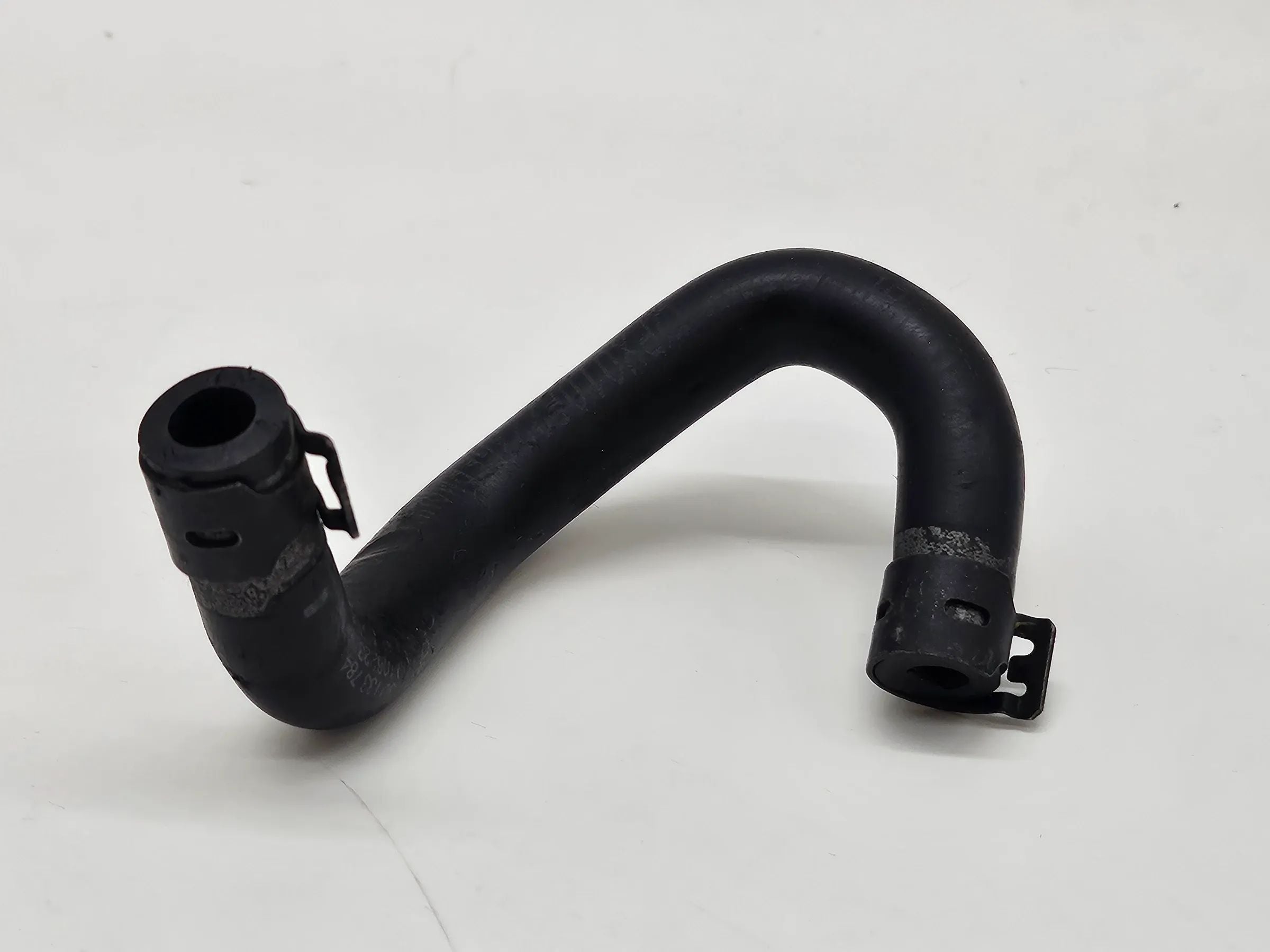 Audi A4 8E B6 2,0L FSI AWA Verbindung Tankentlüftungsventil 06D133784