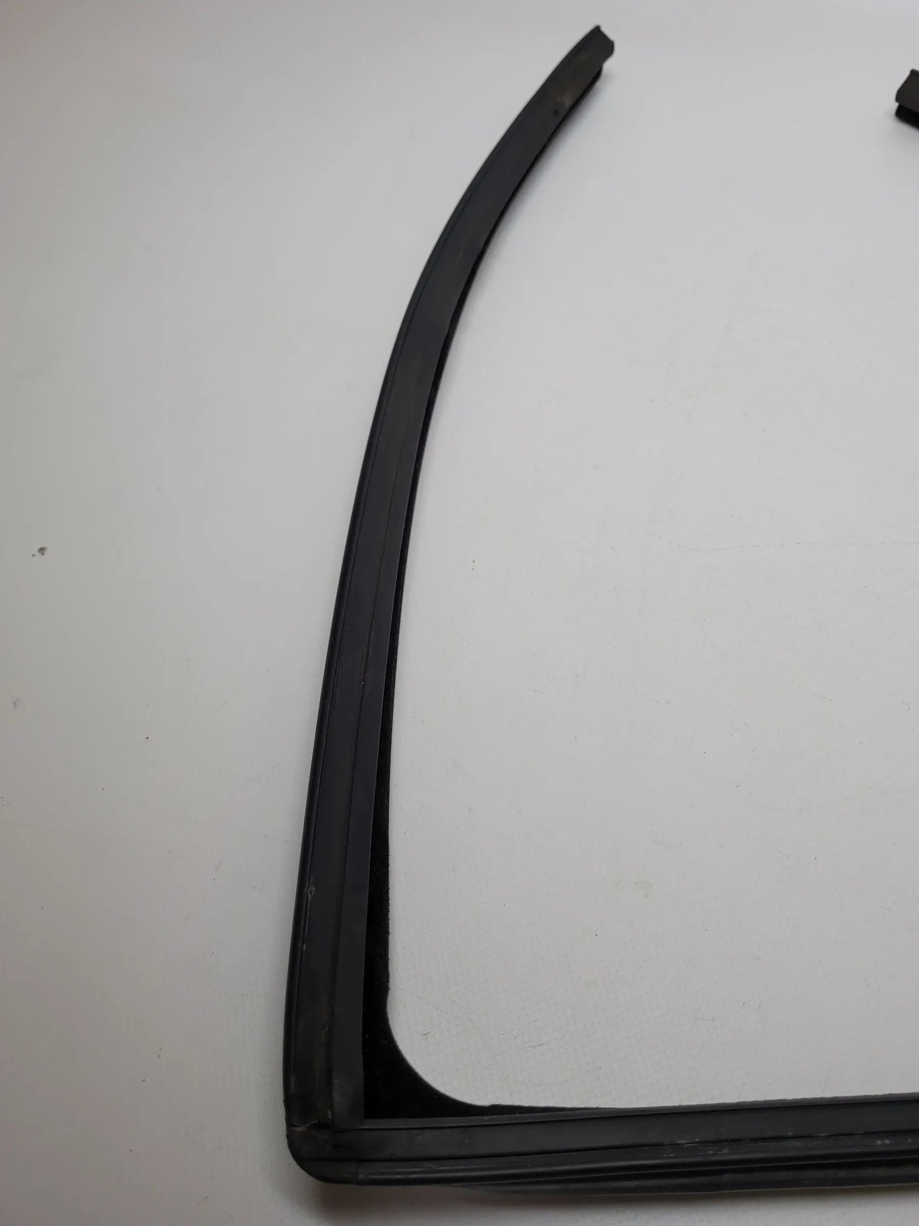Original BMW X5 (E53) Gummidichtung Fenster Vorne Links 8402527