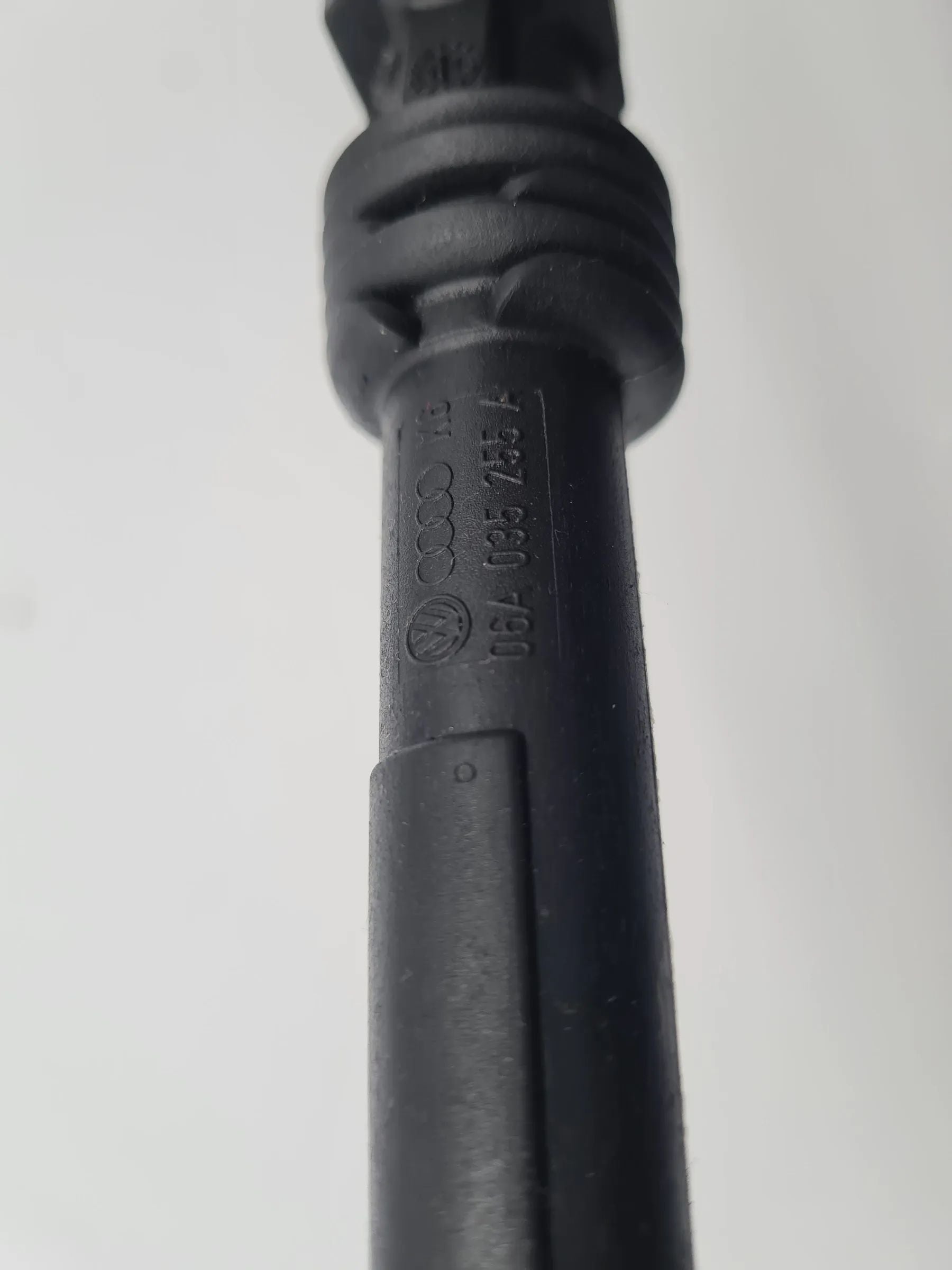 Original Audi A4/A6 VW Passat Zündkabel Zylinder 4 06A035255A / 13299/5