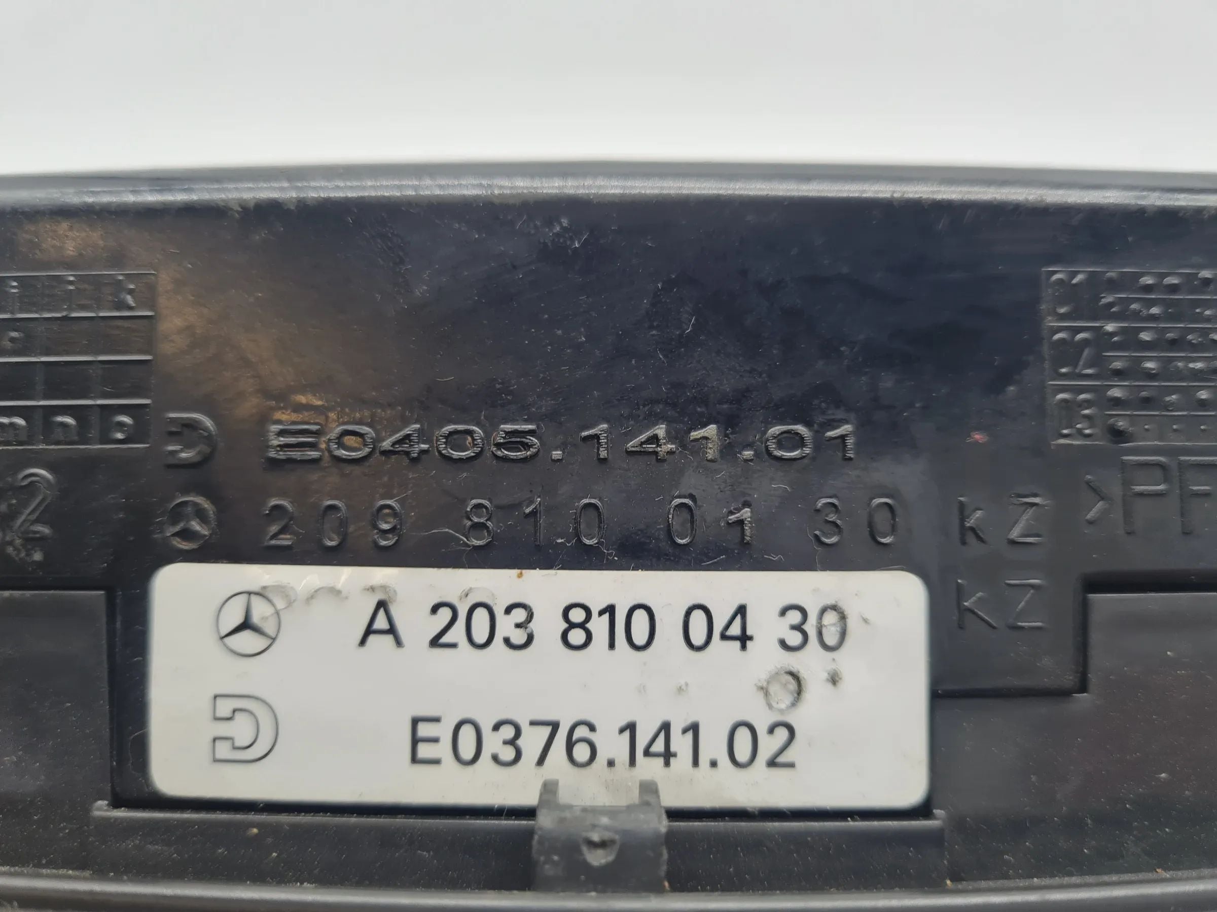 Original Mercedes-Benz C-Klasse (W203) Aschenbecher A2038100430