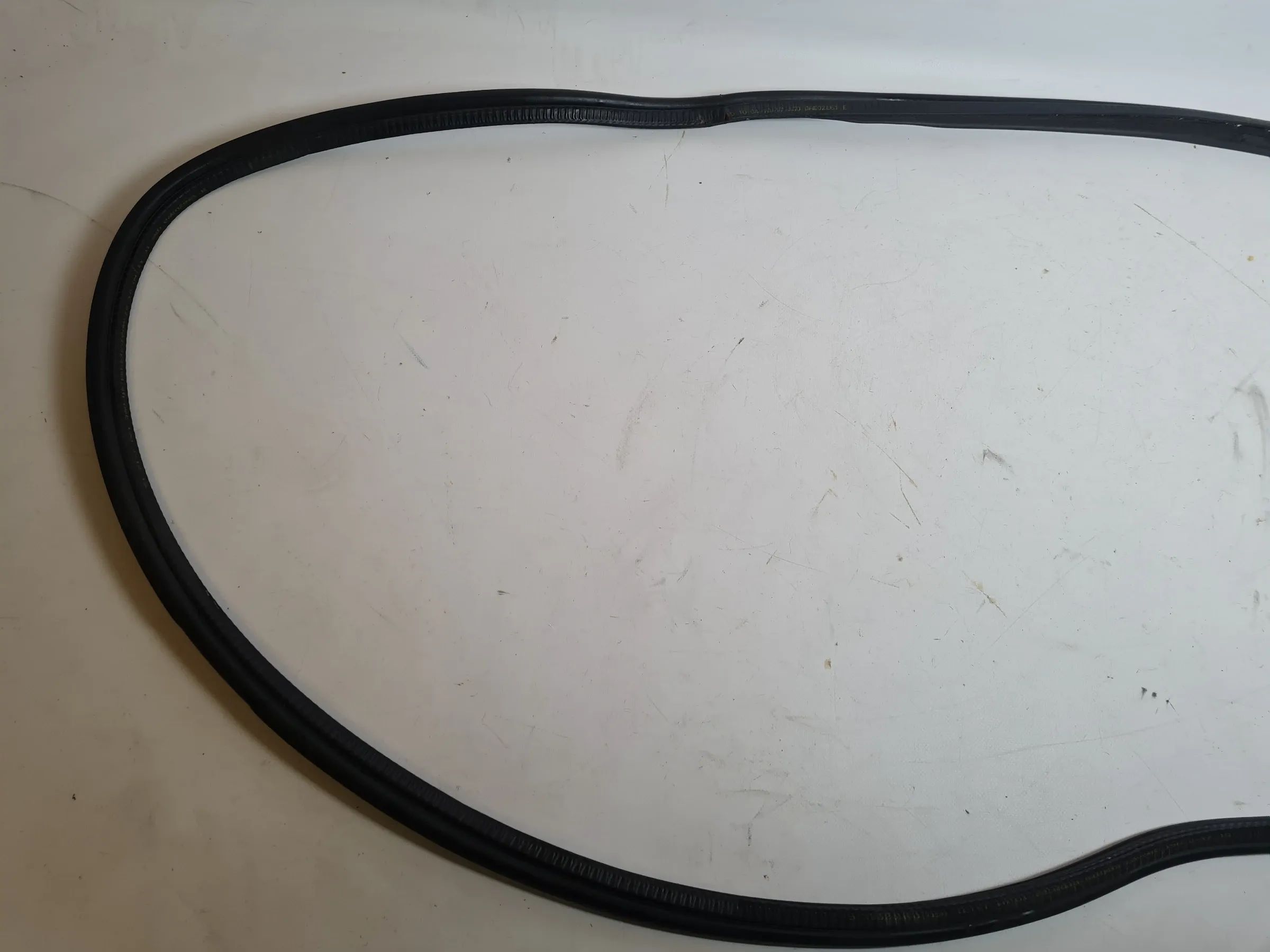 ยางกันซึมกระจกหลัง BMW 5er (E60/E61) แท้ หมายเลข 51.71-7061390-03