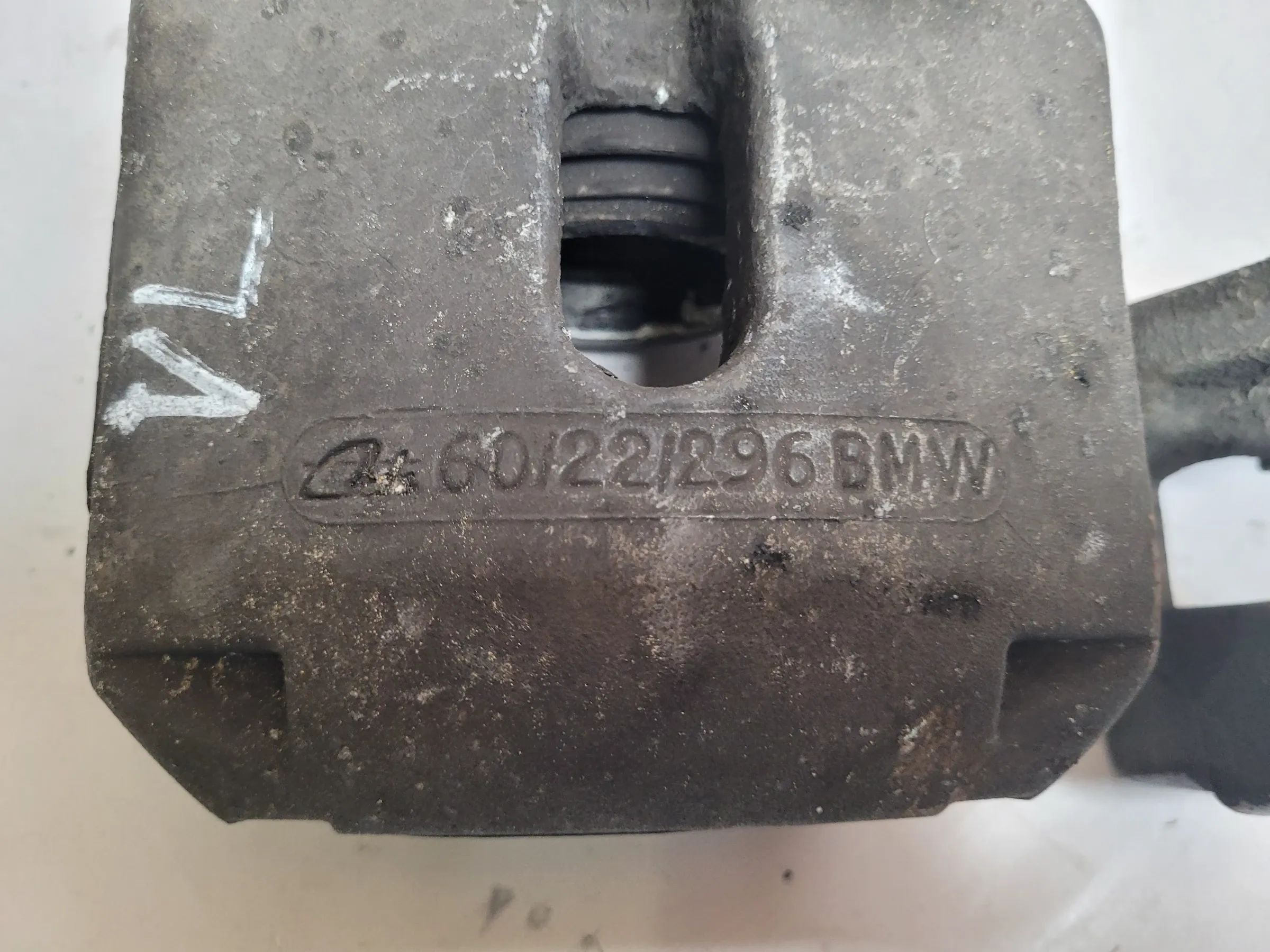 Original BMW 5er E39 Bremssattel Vorne Links 60/22/296