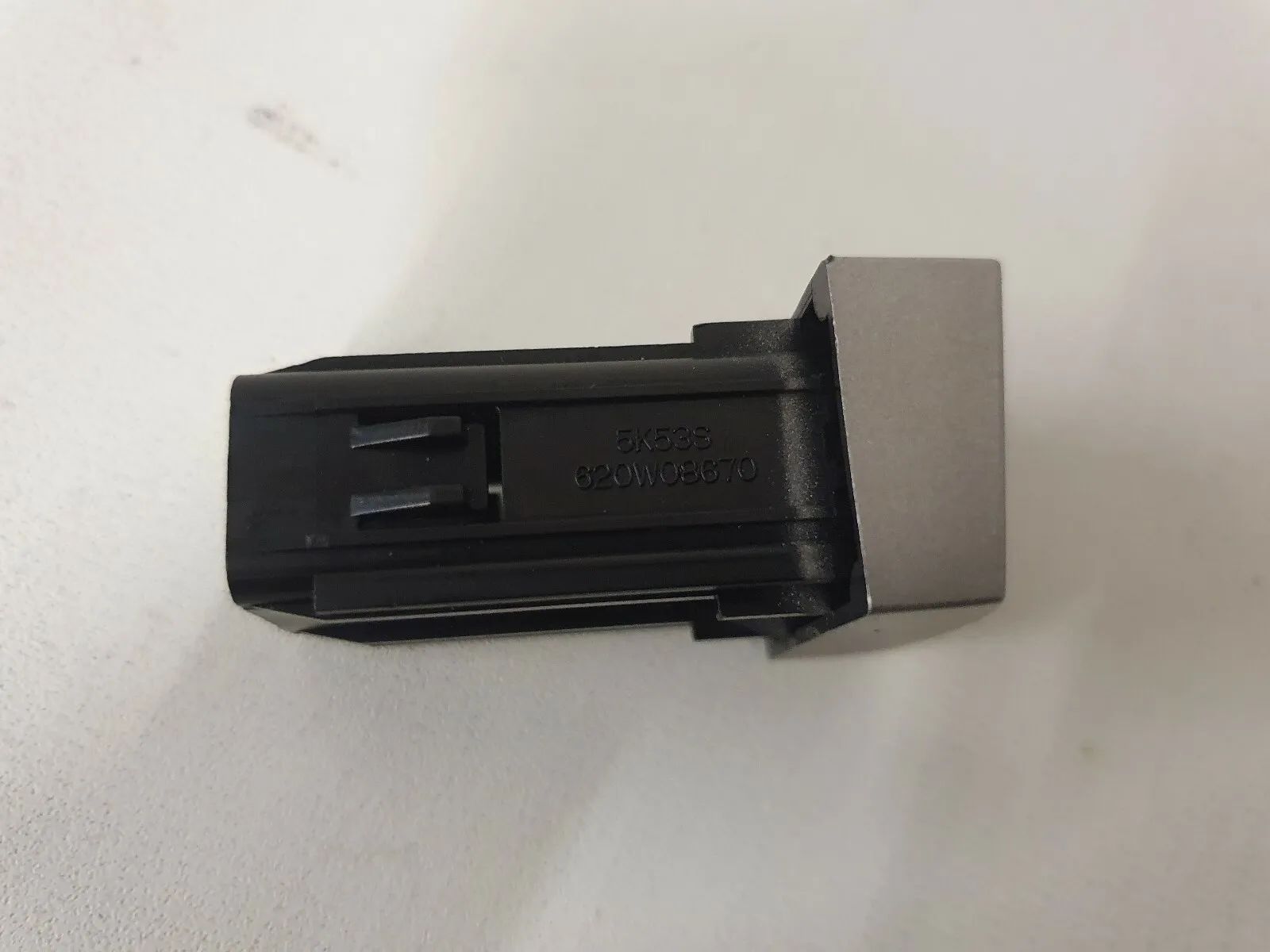 ⭐⭐⭐ ORIGINAL KIA Carnival  Schalter Blende blank 620W08670 ⭐⭐⭐