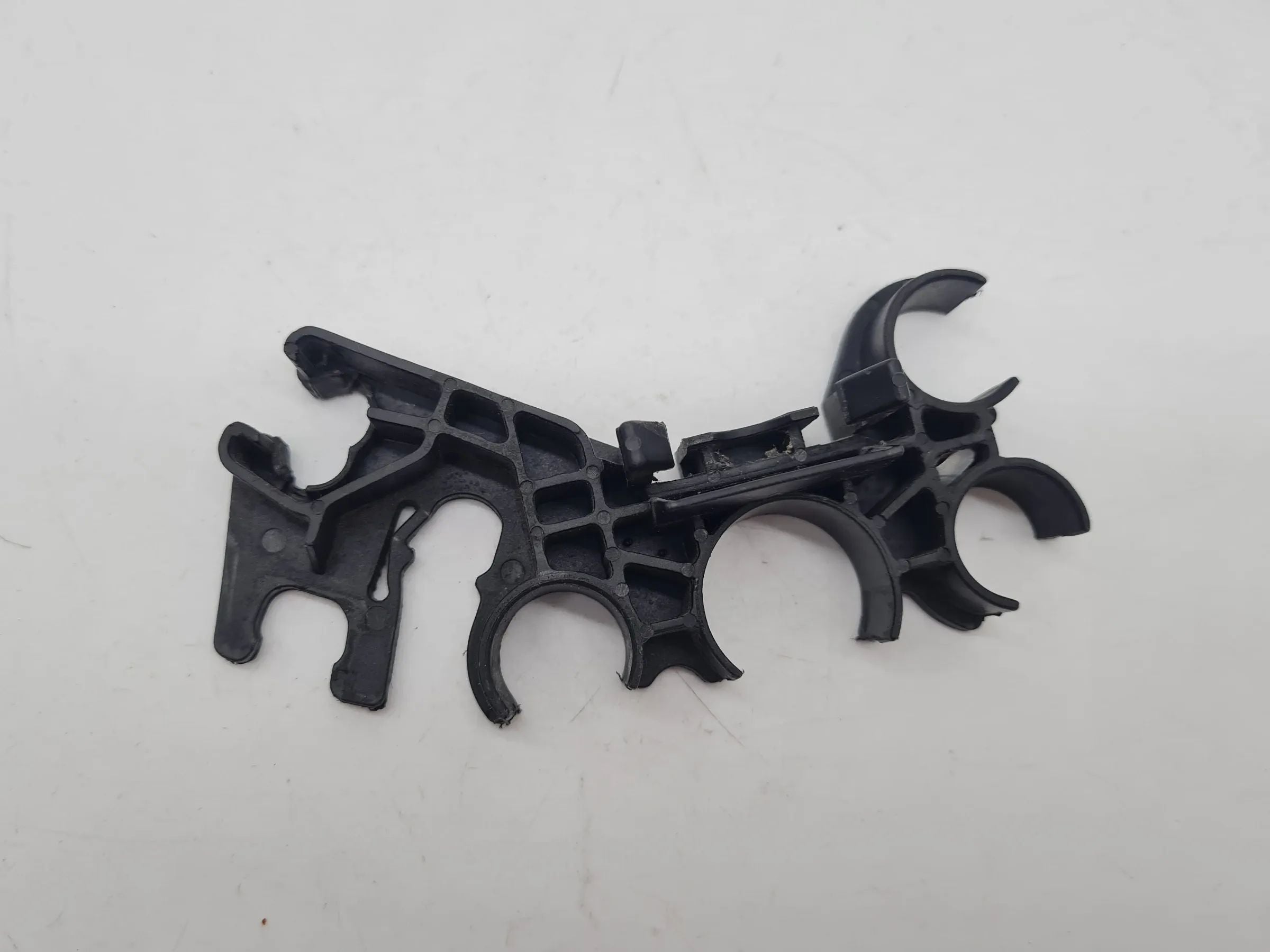 Original Audi A6 (4B2/4B4) Halter Halterung Sicherungsträger 4B0971845