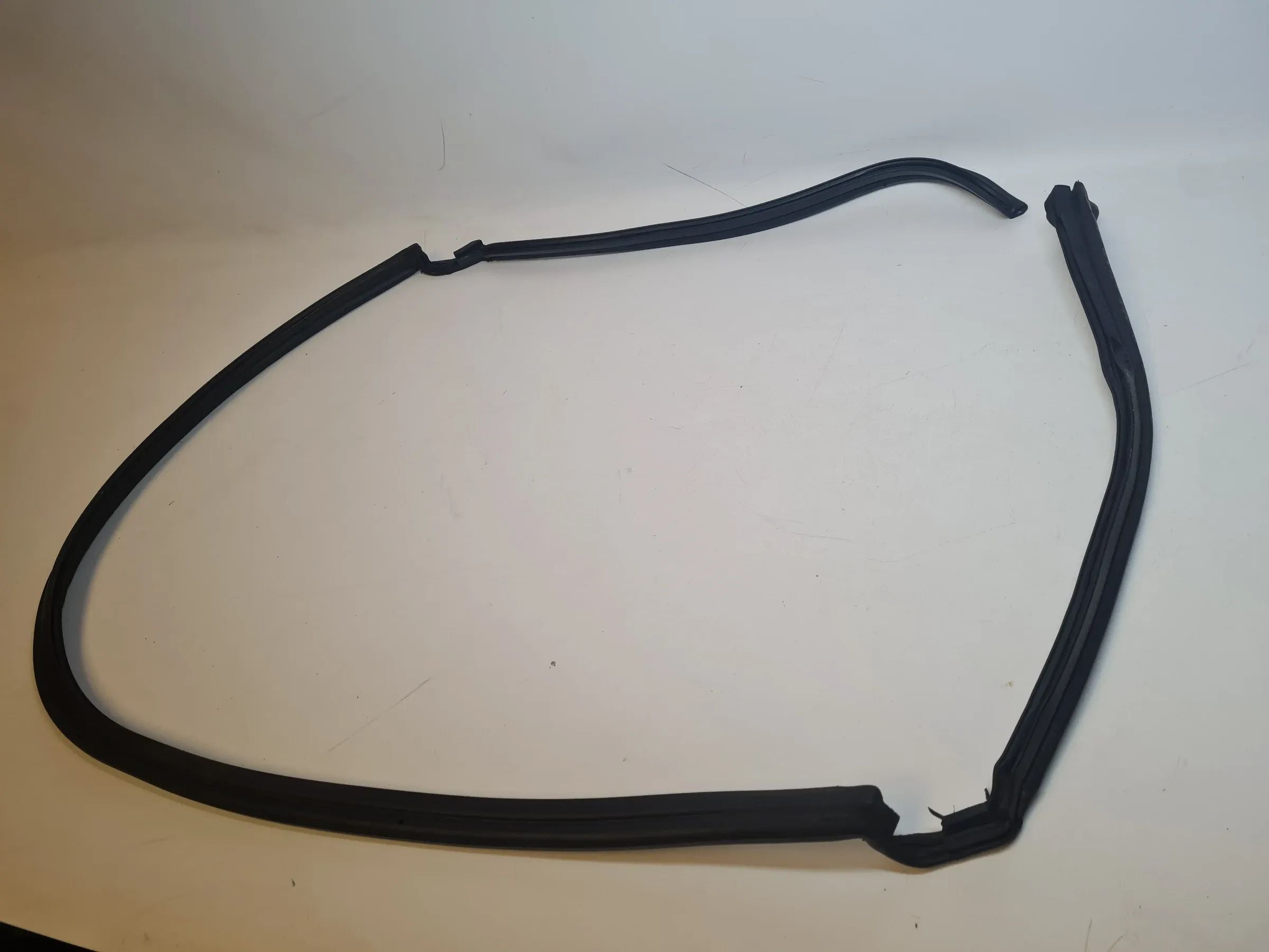 Original Mini One (R50/R53) Dichtung Frontklappe Motorhaube Hinten 7058137