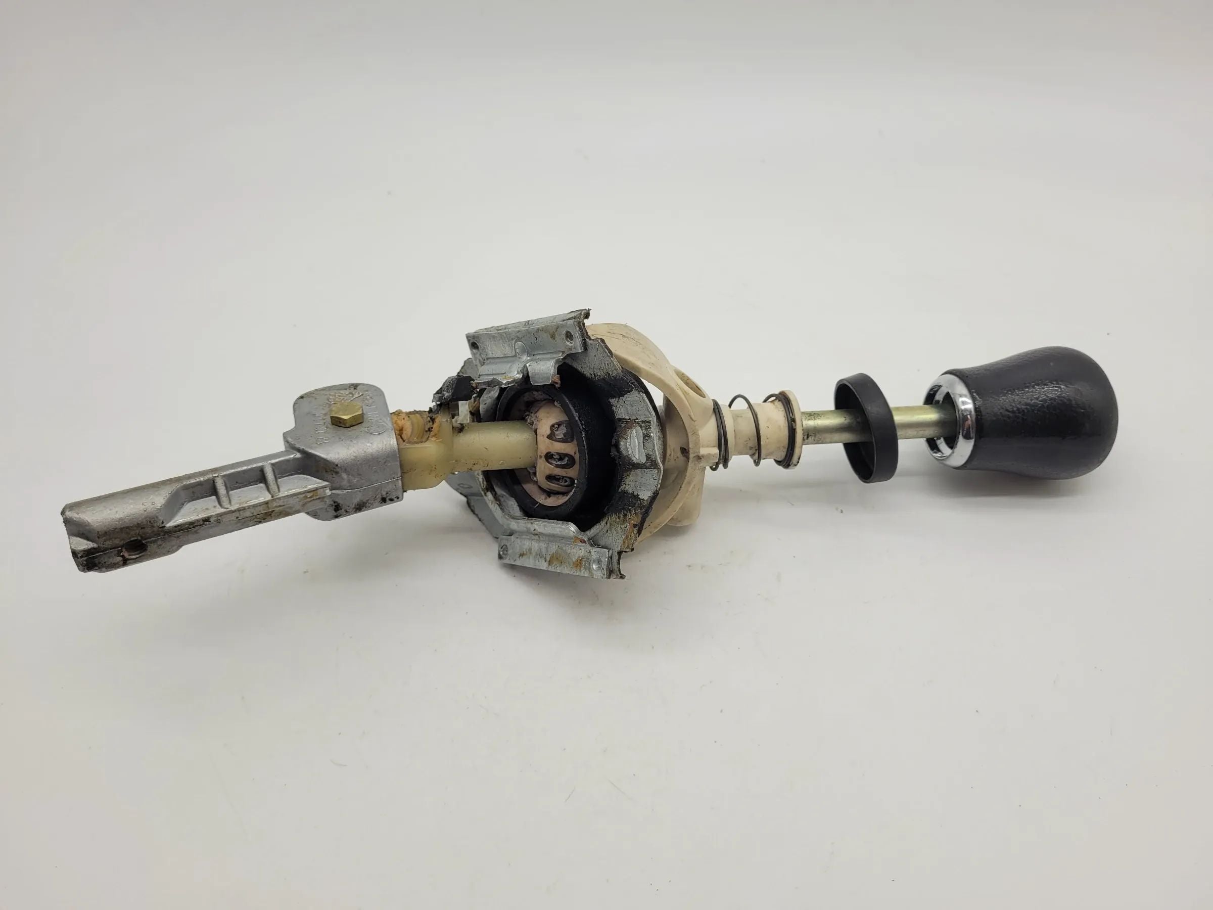 Original Audi A6 (4B2/4B4) Schaltbetätigung Schaltgehäuse 8D0711159A