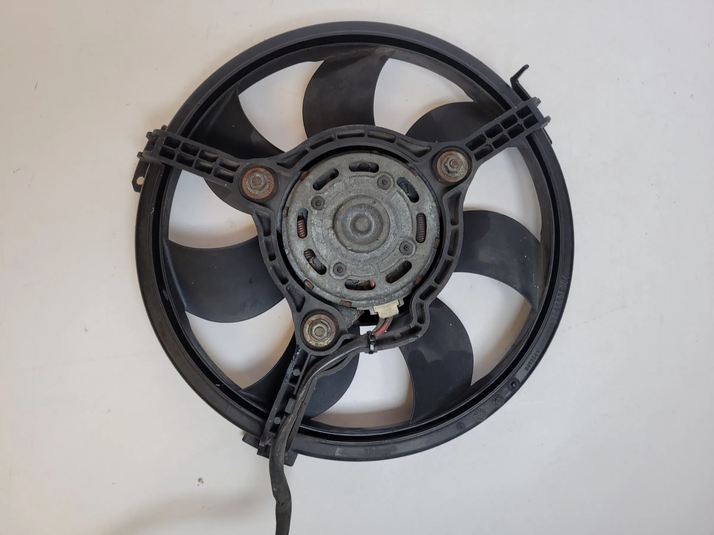 Original Audi A6 (4B2/4B4) Kühlerlüfter Motor Kühler Valeo 849354