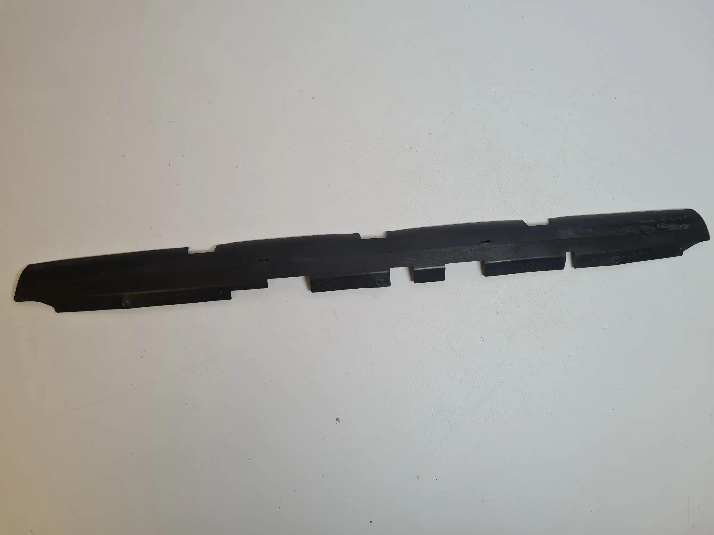 Original Audi A6 (4B2/4B4) Führung Abdeckung Schloßträger 4B0121292
