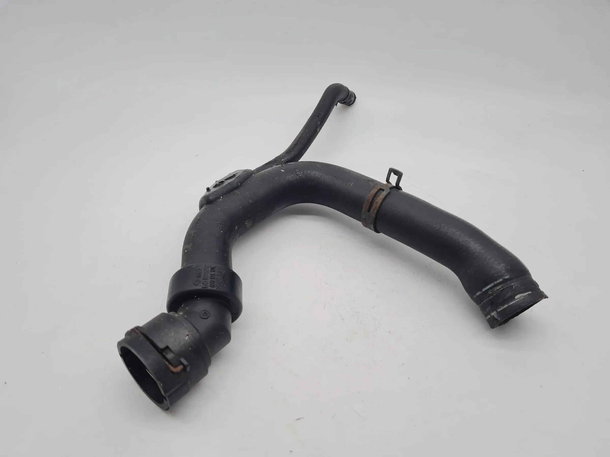 Original Audi A6 (4B2/4B4) 2.4 V6 Kühlerschlauch Kühlwasser 4B0121101C