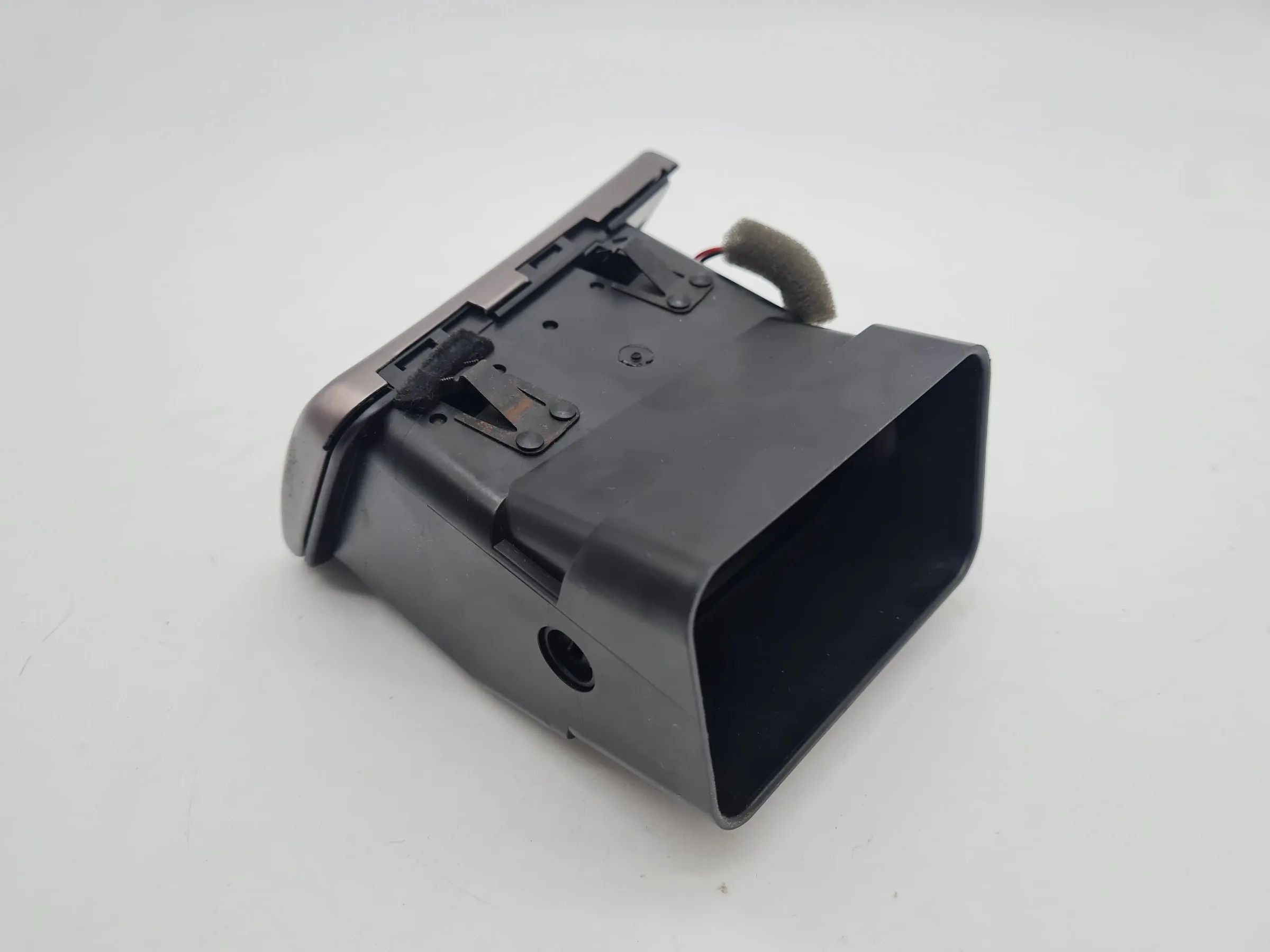 Original Audi A6 (4B2/4B4) Luftausströmer Luftdüse Links Vorne 4B0820901