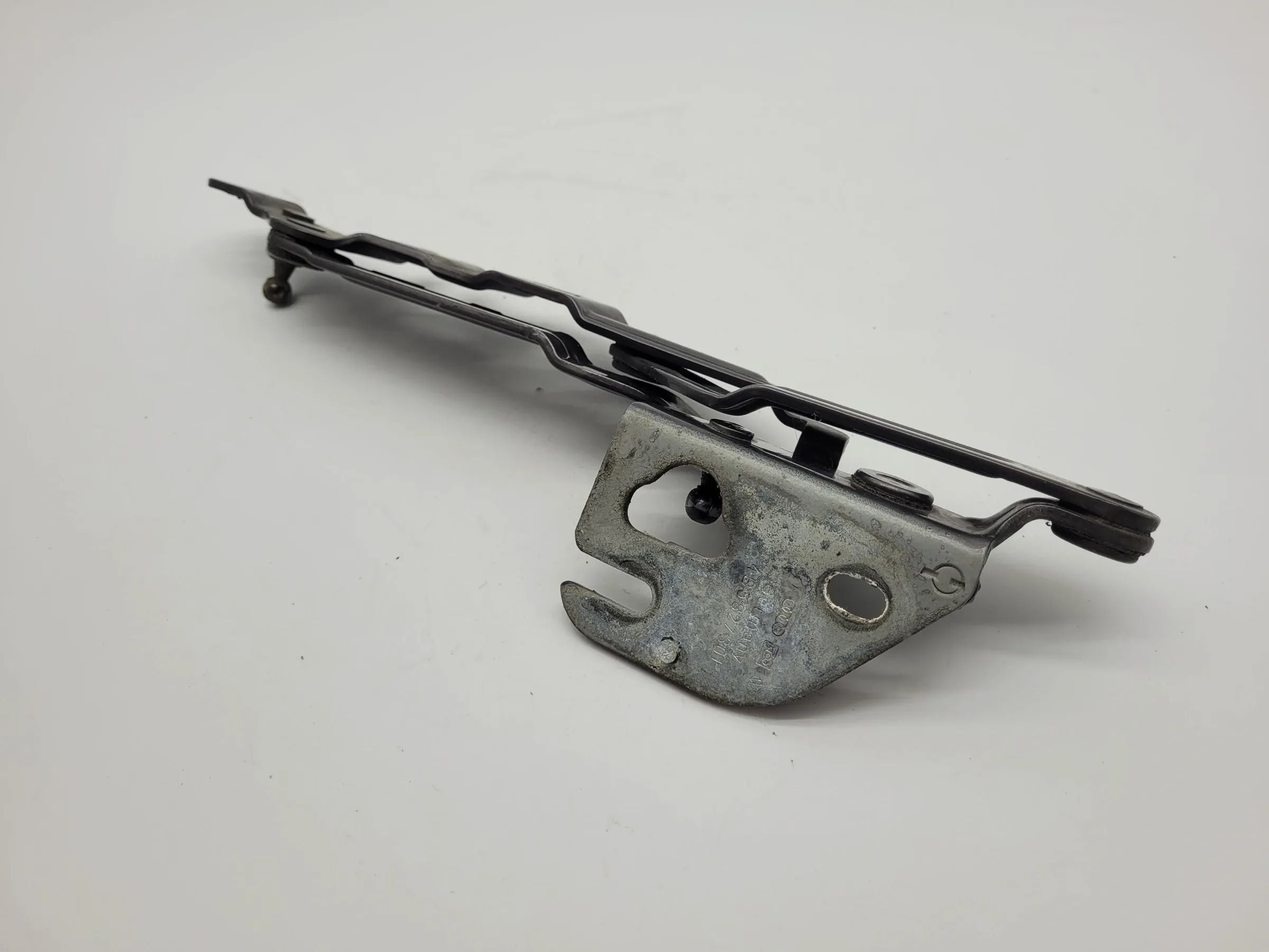 Original Audi A6 (4B2/4B4) Heckklappenscharnier Links 4B5827301