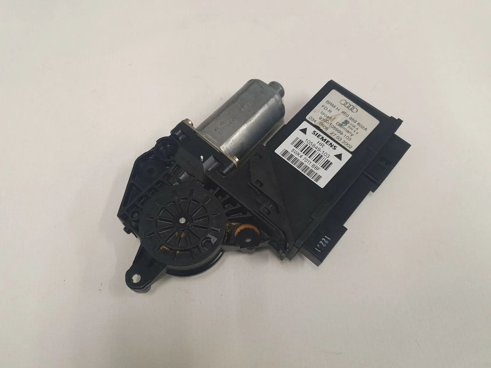 AUDI A4 AVANT (8ED, B7) 2.0 TDI motor window regulator right rear 8E0959802A K31 