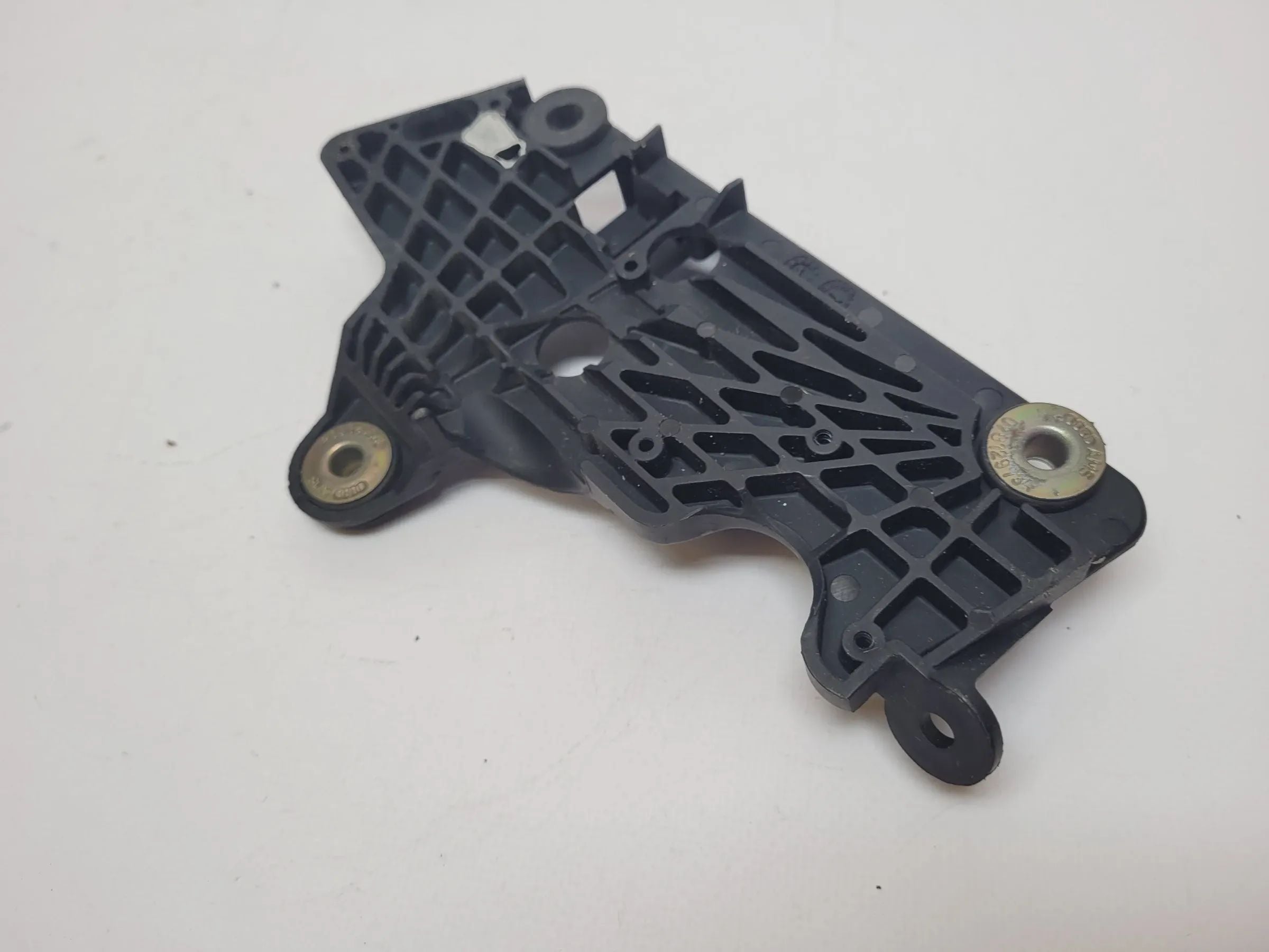 Original Audi A6 (4B2/4B4) Halteplatte Magnetventil 078133365