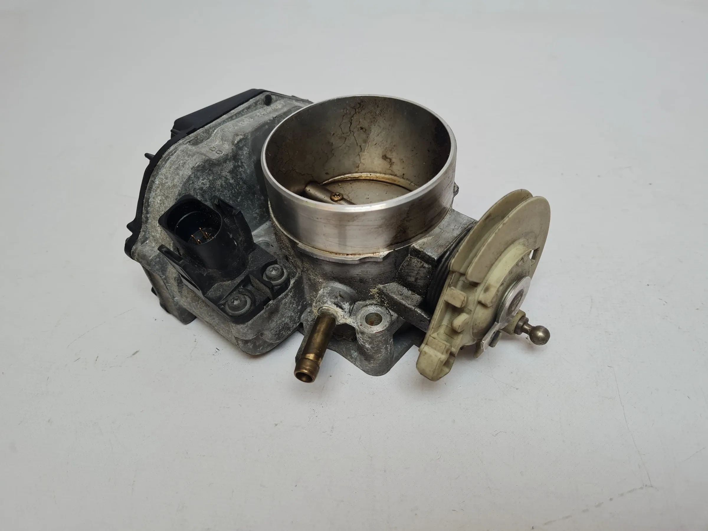Original Audi A6 (4B2/4B4) 2.4 V6 Drosselklappe Stutzen 078133063AG