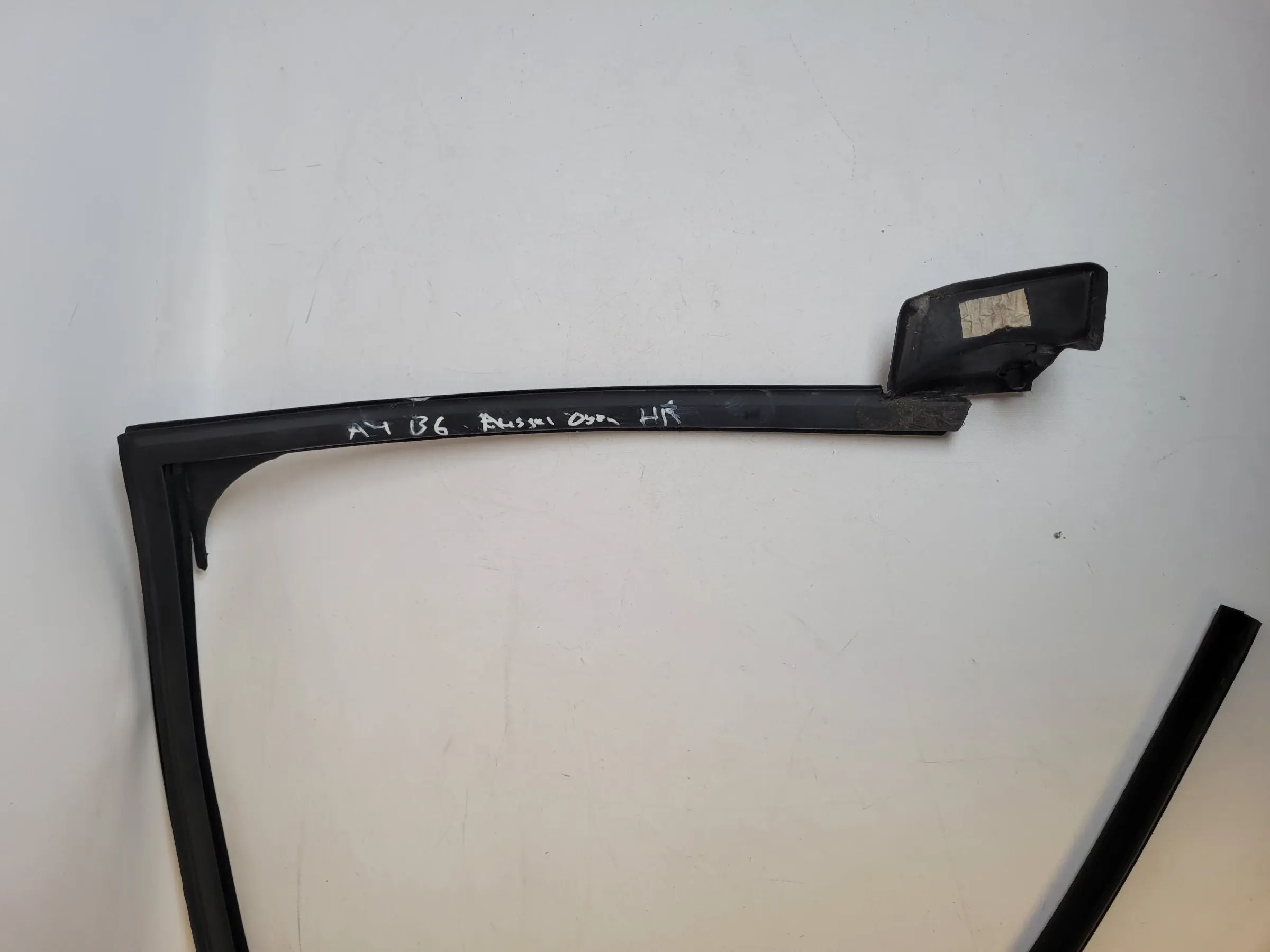 Original Audi A4 (8E/B6/B7) Tür Fenster Dichtung Rechts Hinten 8E5839440