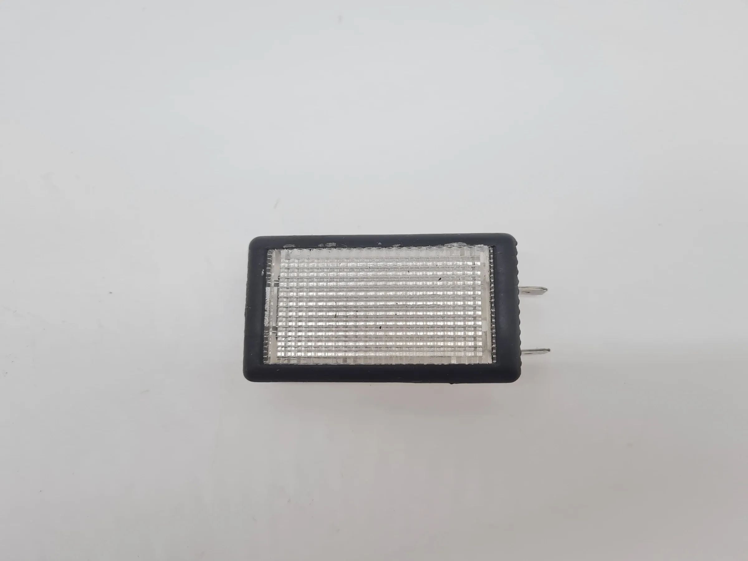 Original Audi A6 (4B2/4B4) Kofferraum Leuchte Blende Grauer Rahmen