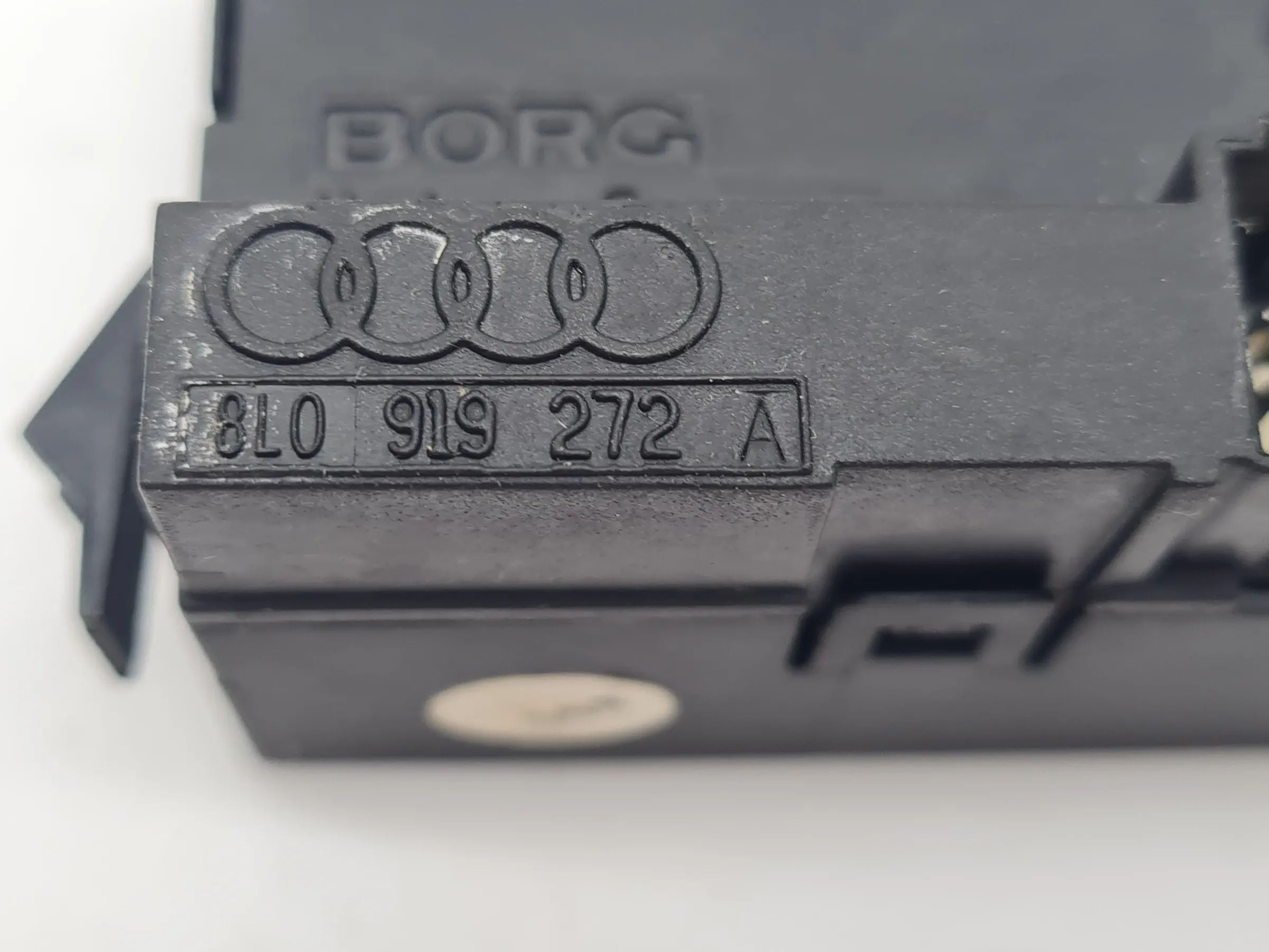Original Audi A6 (4B2/4B4) Bordcomputer Display 8L0919272A