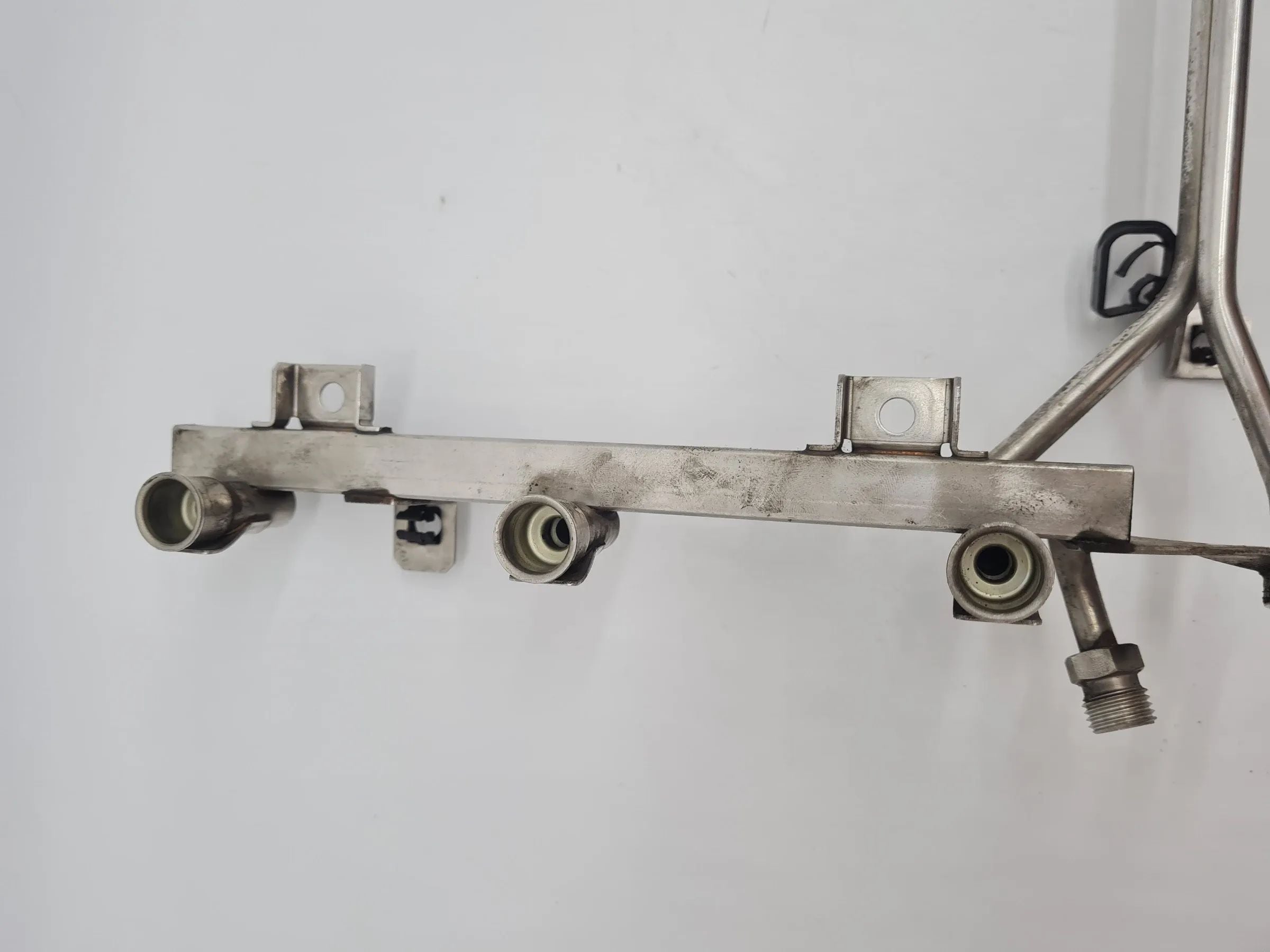 Original Audi A6 (4B2/4B4) 2.4 V6 121KW AGA Einspritzleiste 078133681AJ