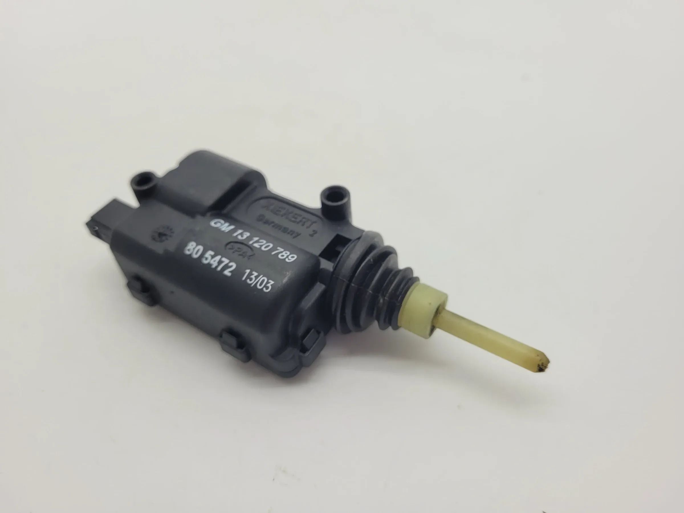 Original Opel Meriva A (X03) Stellmotor ZV Tanklappe 13120789