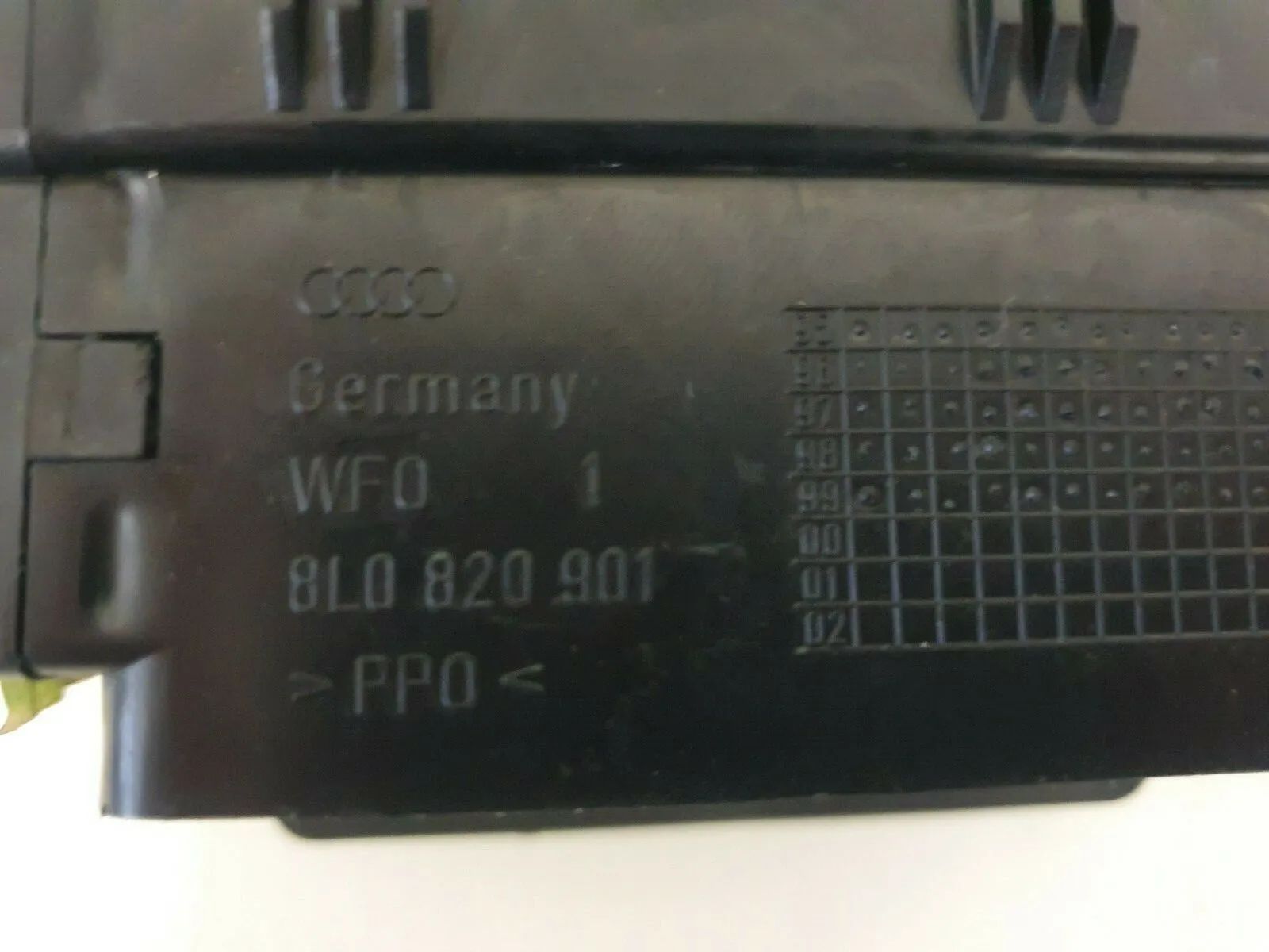Original Audi A3 8L 3-door air vent nozzle front left 8L0820901 