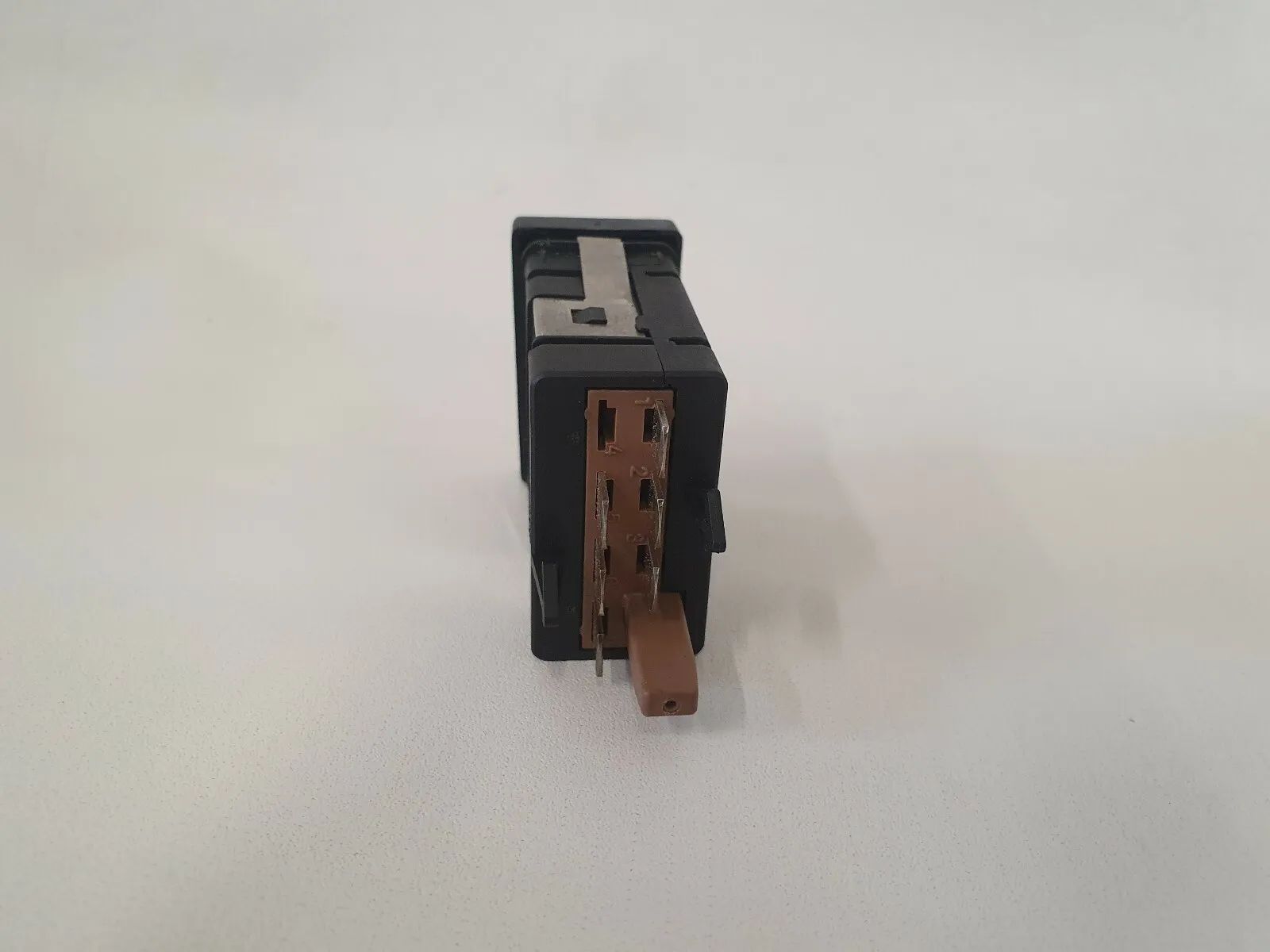 ⭐⭐⭐อะไหล่แท้ (OEM) สวิตช์เบาะร้อน 3B0963564A VW PASSAT VARIANT (3B5) 1.8 ⭐⭐⭐