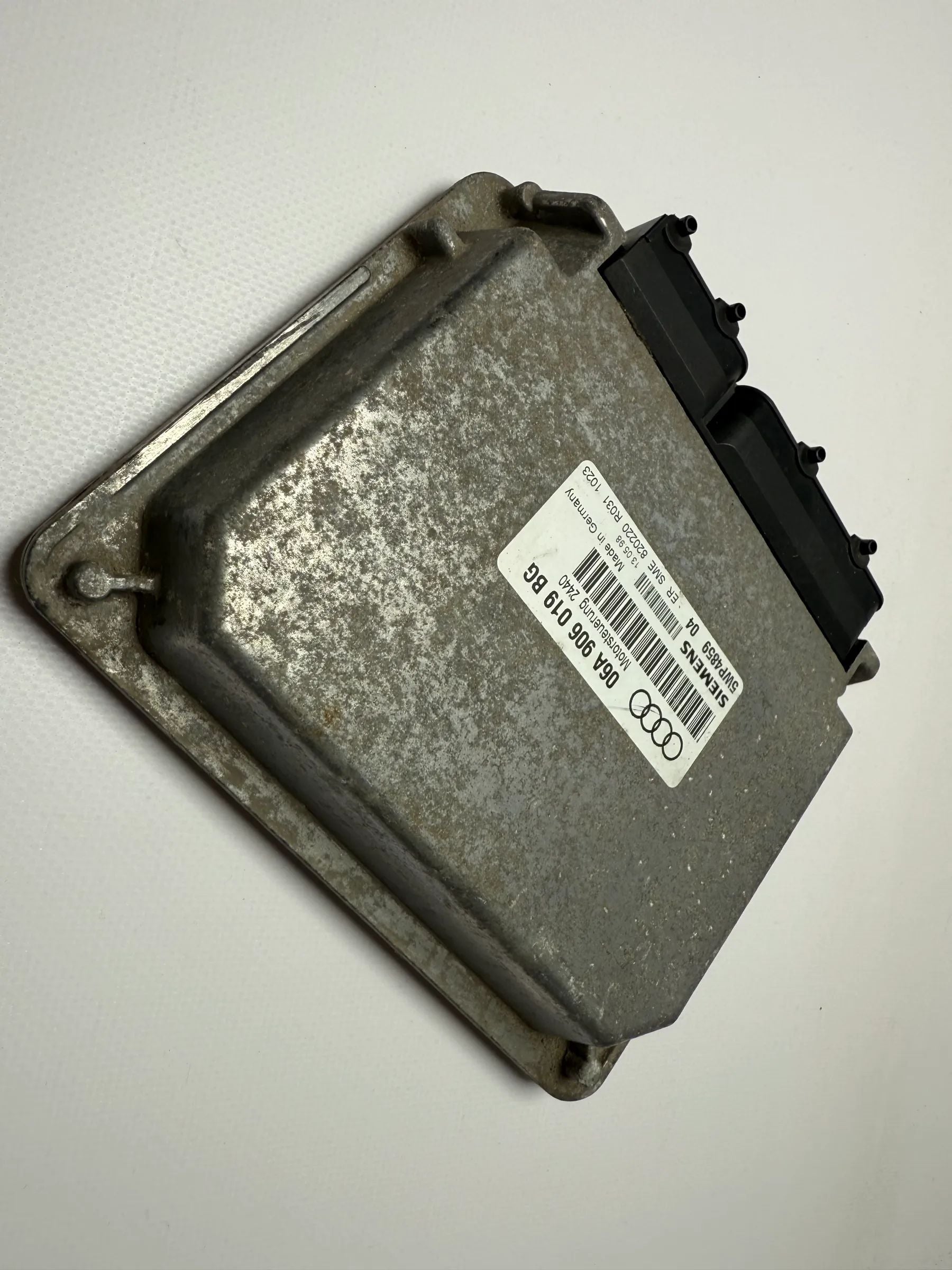 Oryginalna jednostka sterująca silnikiem Audi A3 8L rocznik 99 Siemens 06A906019BG 5WP485904