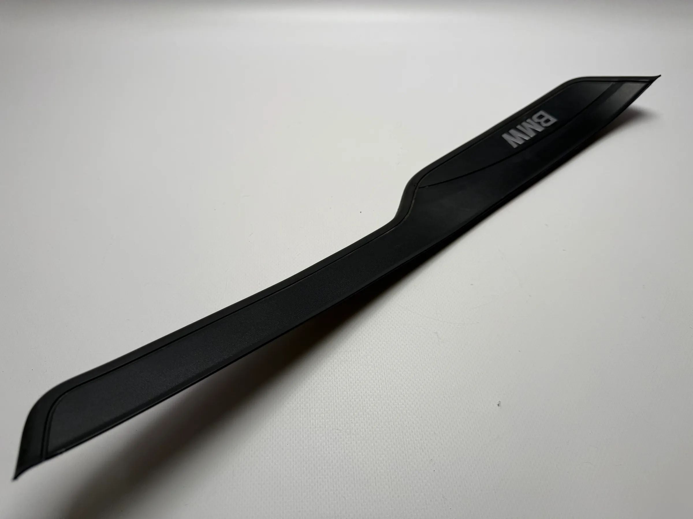 Оригинальная накладка порога двери левая BMW E90 / E91 51477060285