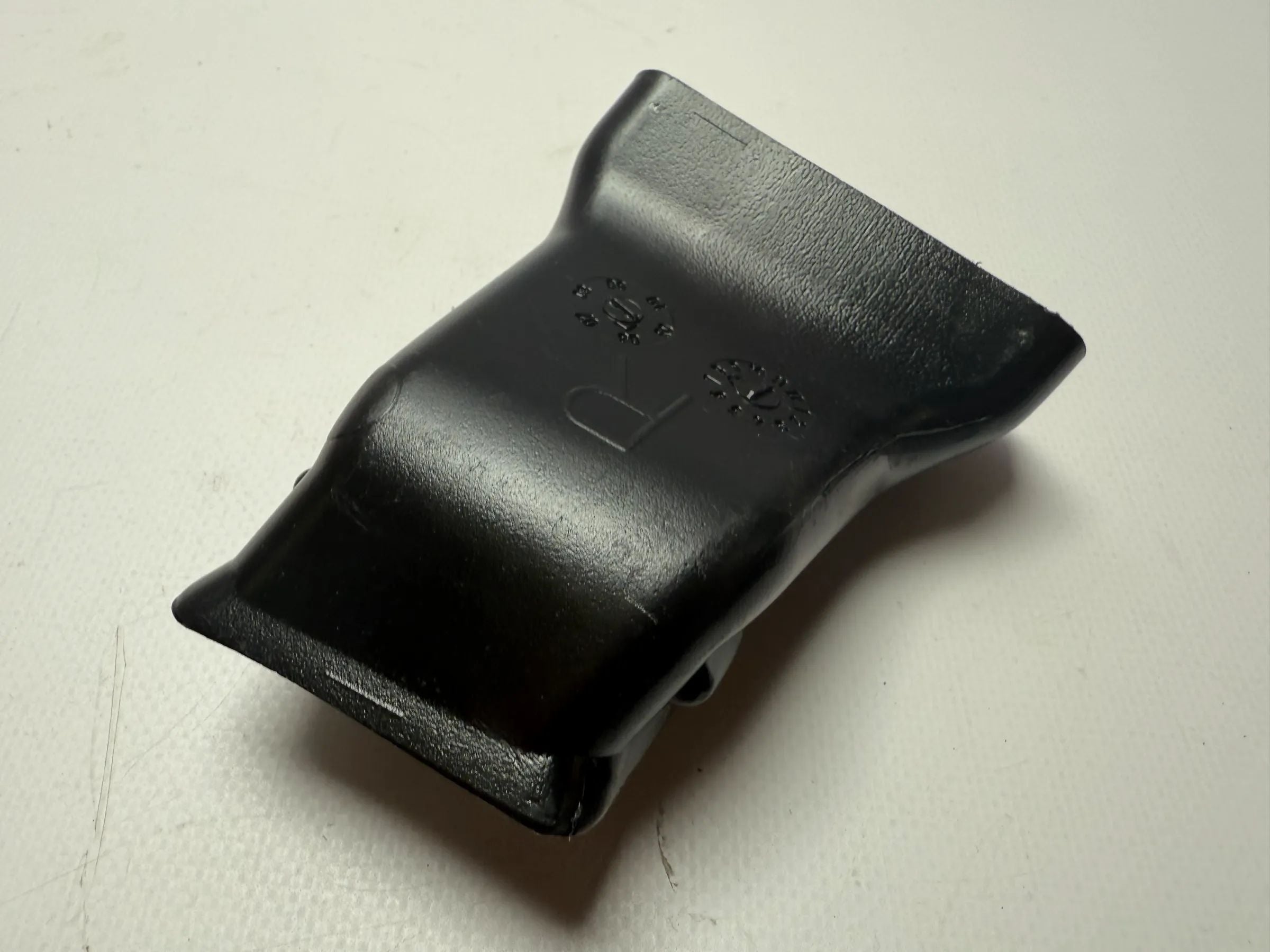 Original BMW 3 Series E90 heating duct air intake pipe 7132868-02 / 114609-10 