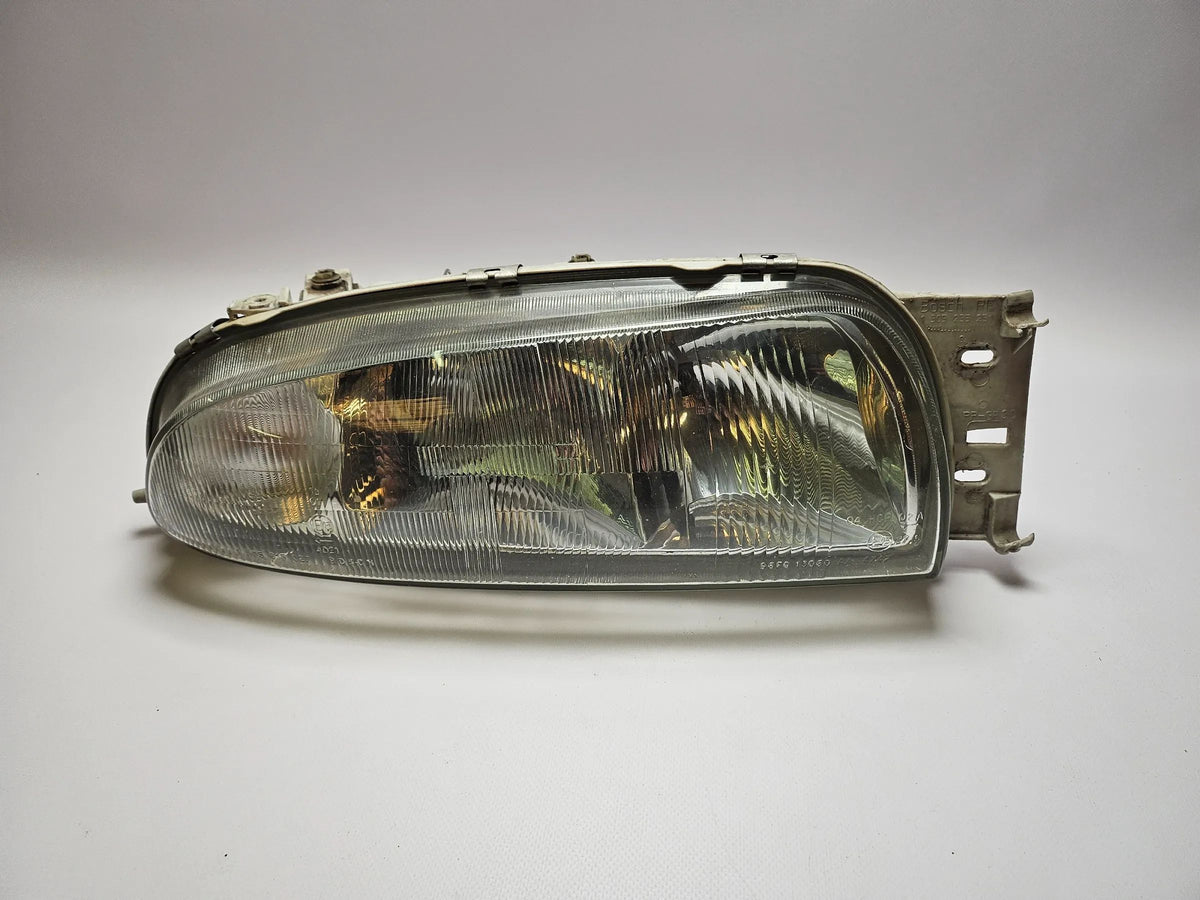 Reflektor Przedni Prawy Ford Fiesta IV 4 96FG13005SAD 0301049004