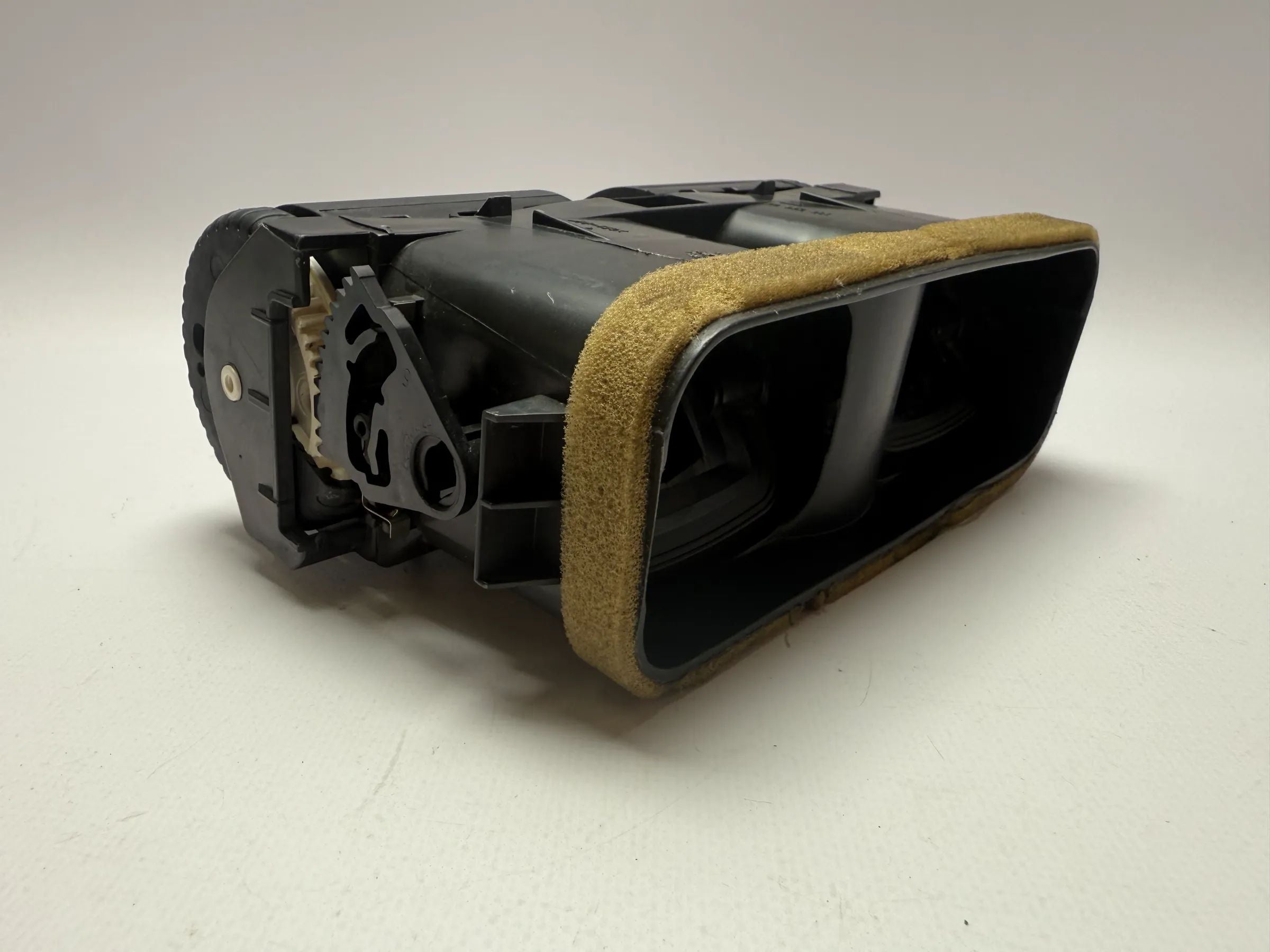 Оригинальная двойная воздушная сопло вентиляционной решетки Opel Astra G 90560344