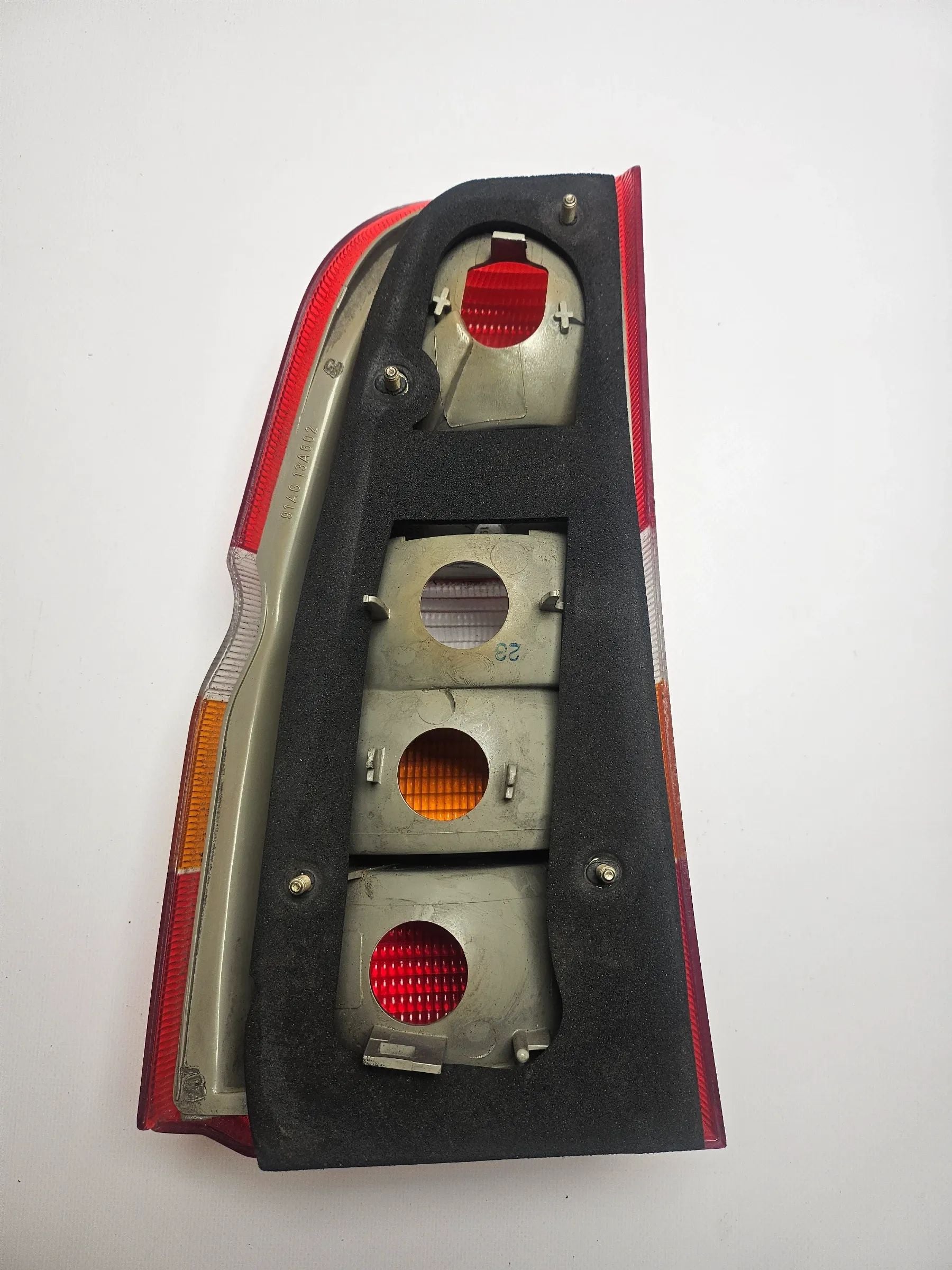 Piloto trasero derecho original con portabombillas FORD ESCORT TURNIER CL