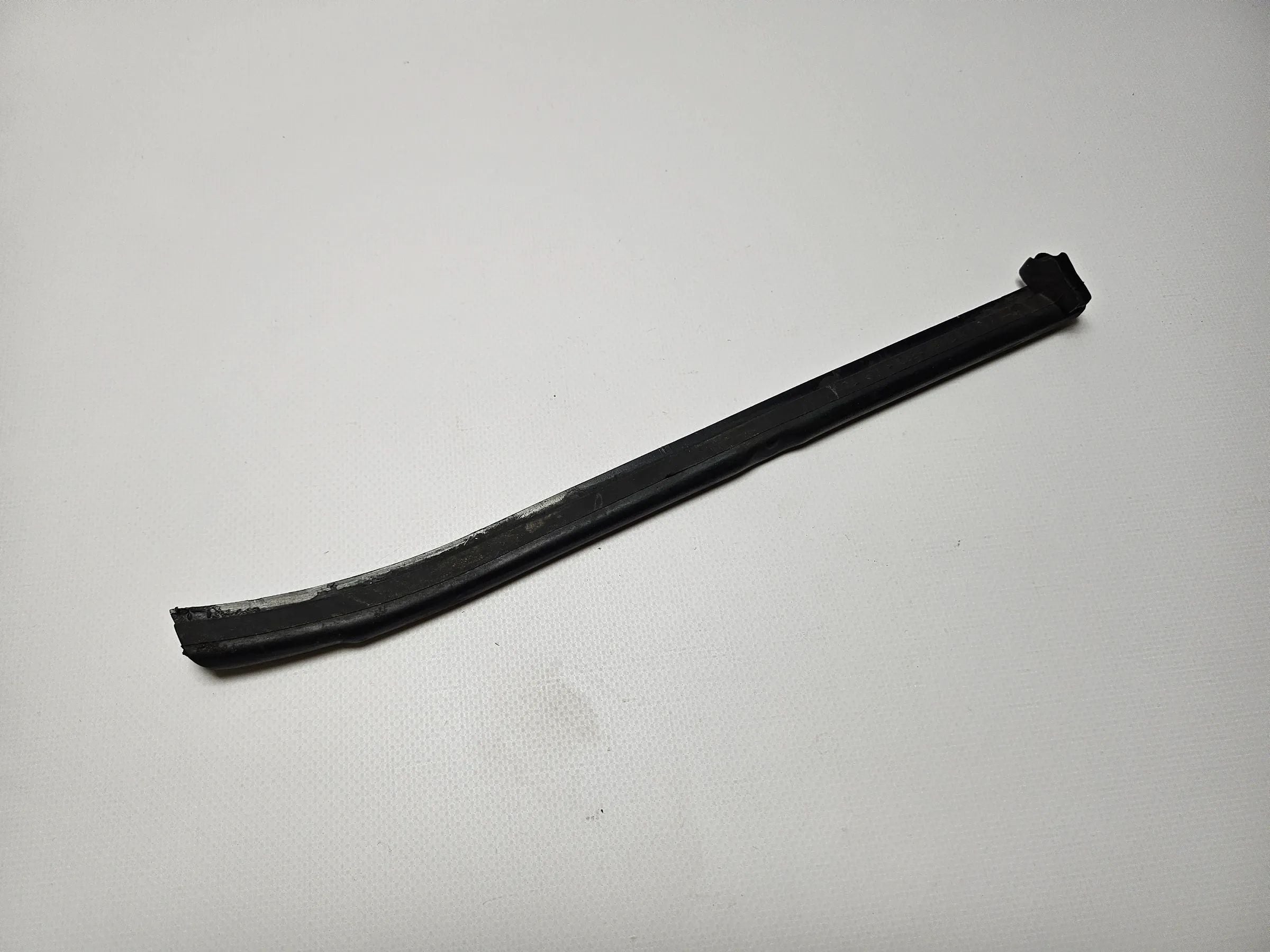 Originele BMW E39 deksel scharnier links 51718215267